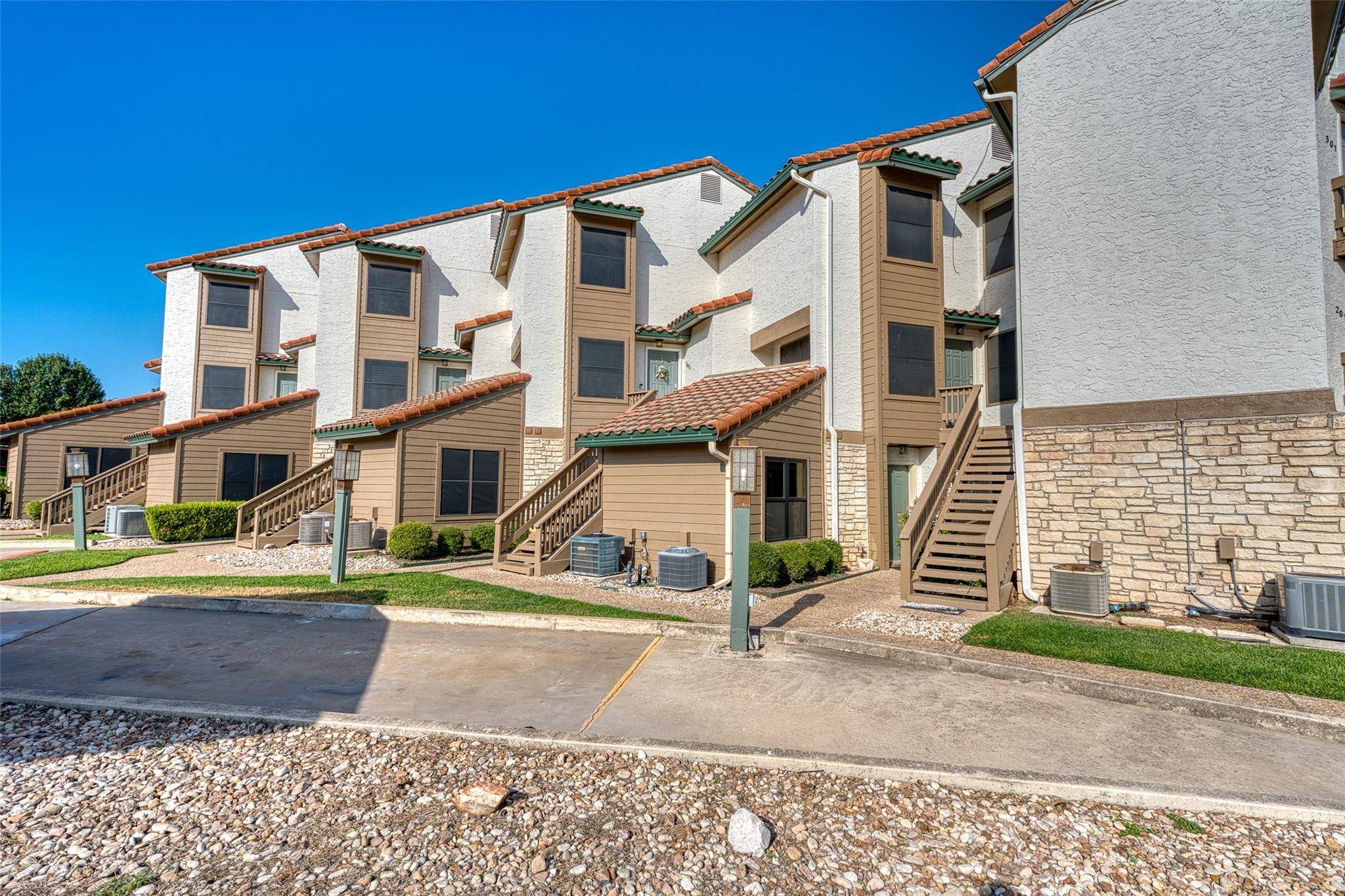 Horseshoe Bay, TX 78657,509 Short Circuit #203