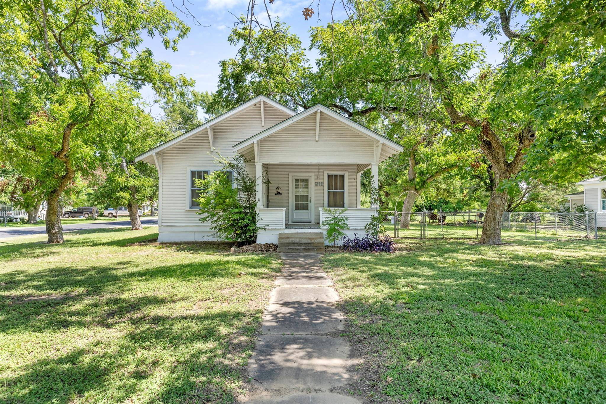 Elgin, TX 78621,911 N Avenue C ST