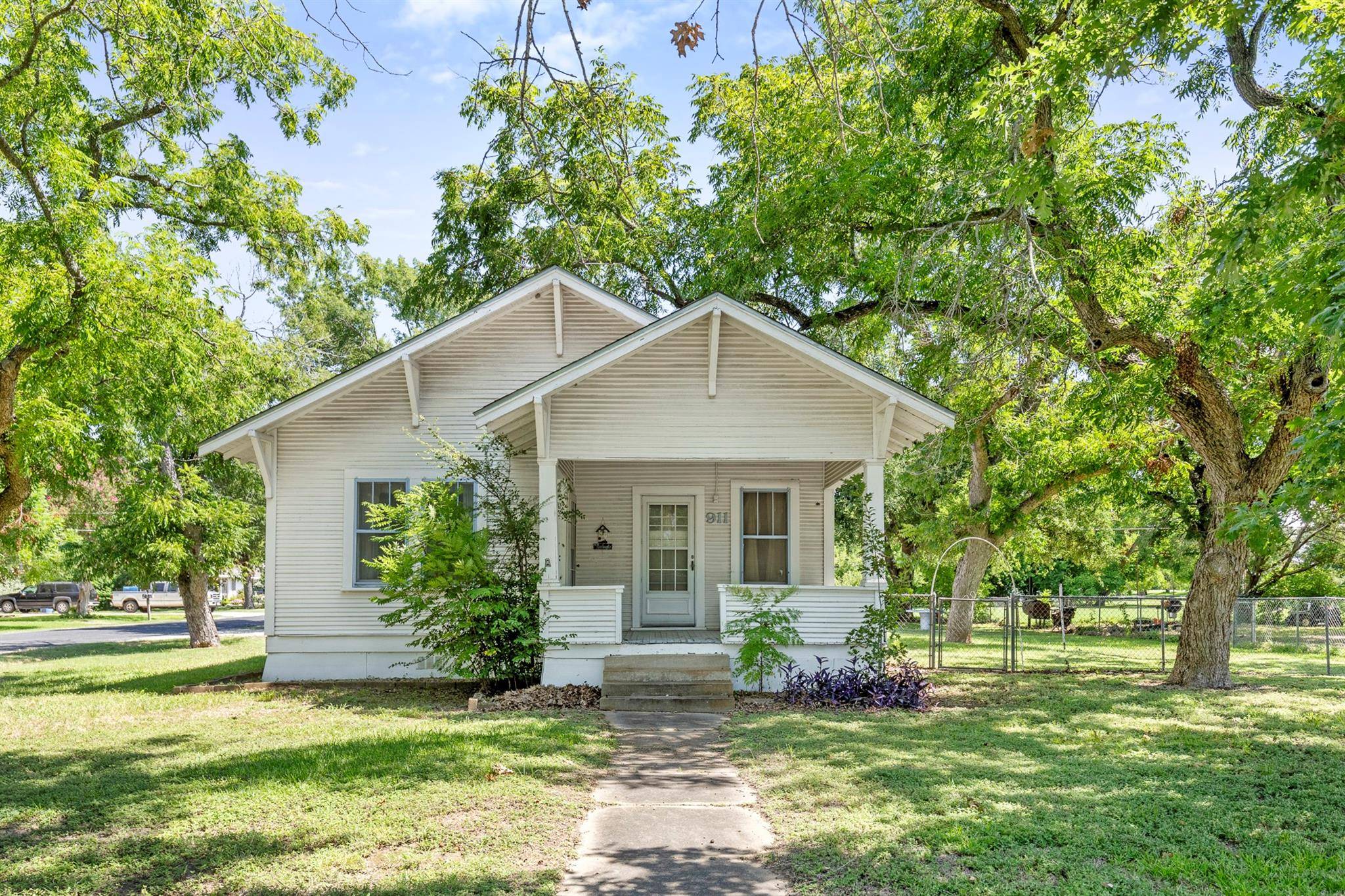 Elgin, TX 78621,911 N Avenue C ST