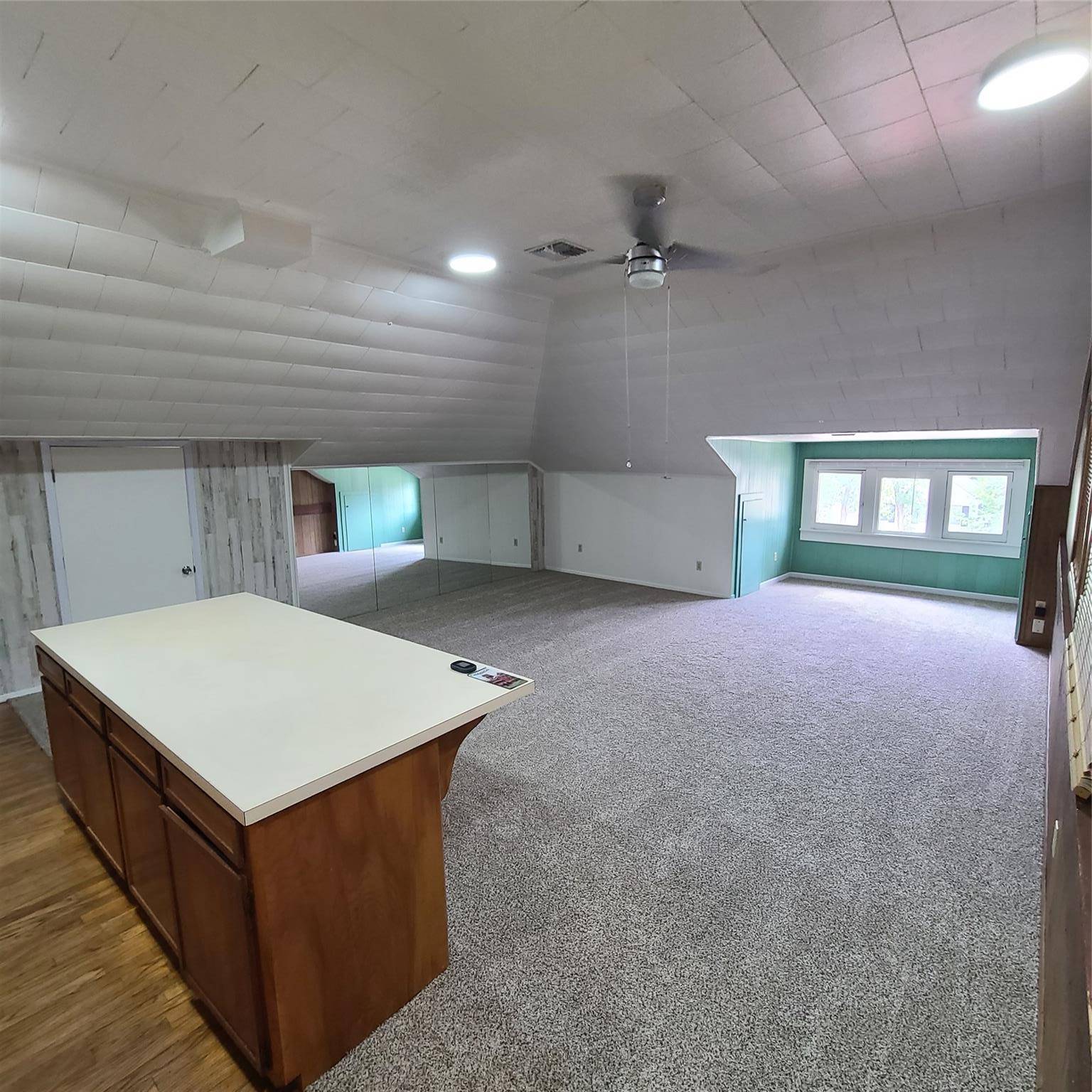 Giddings, TX 78942,615 E Washington ST