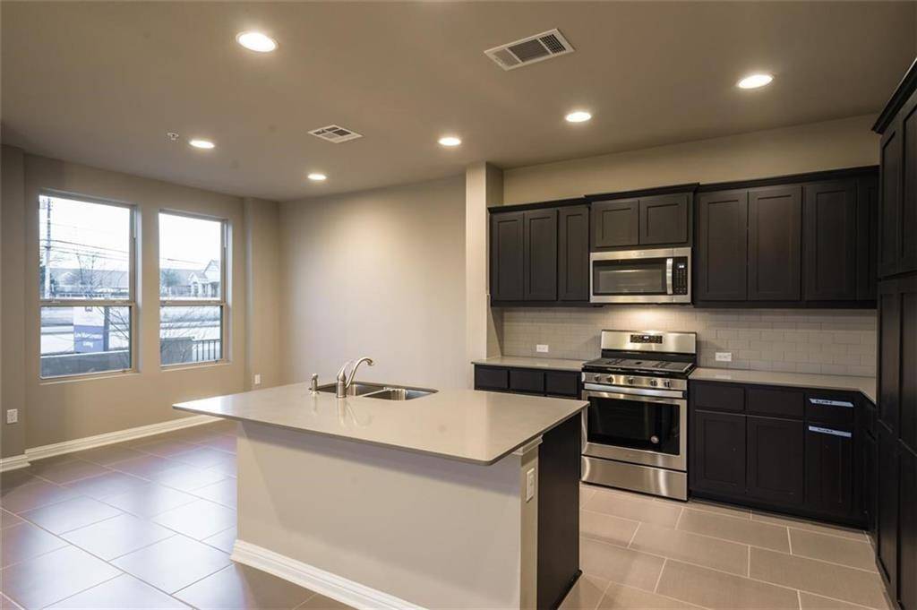 Austin, TX 78741,6814 E Riverside DR #44