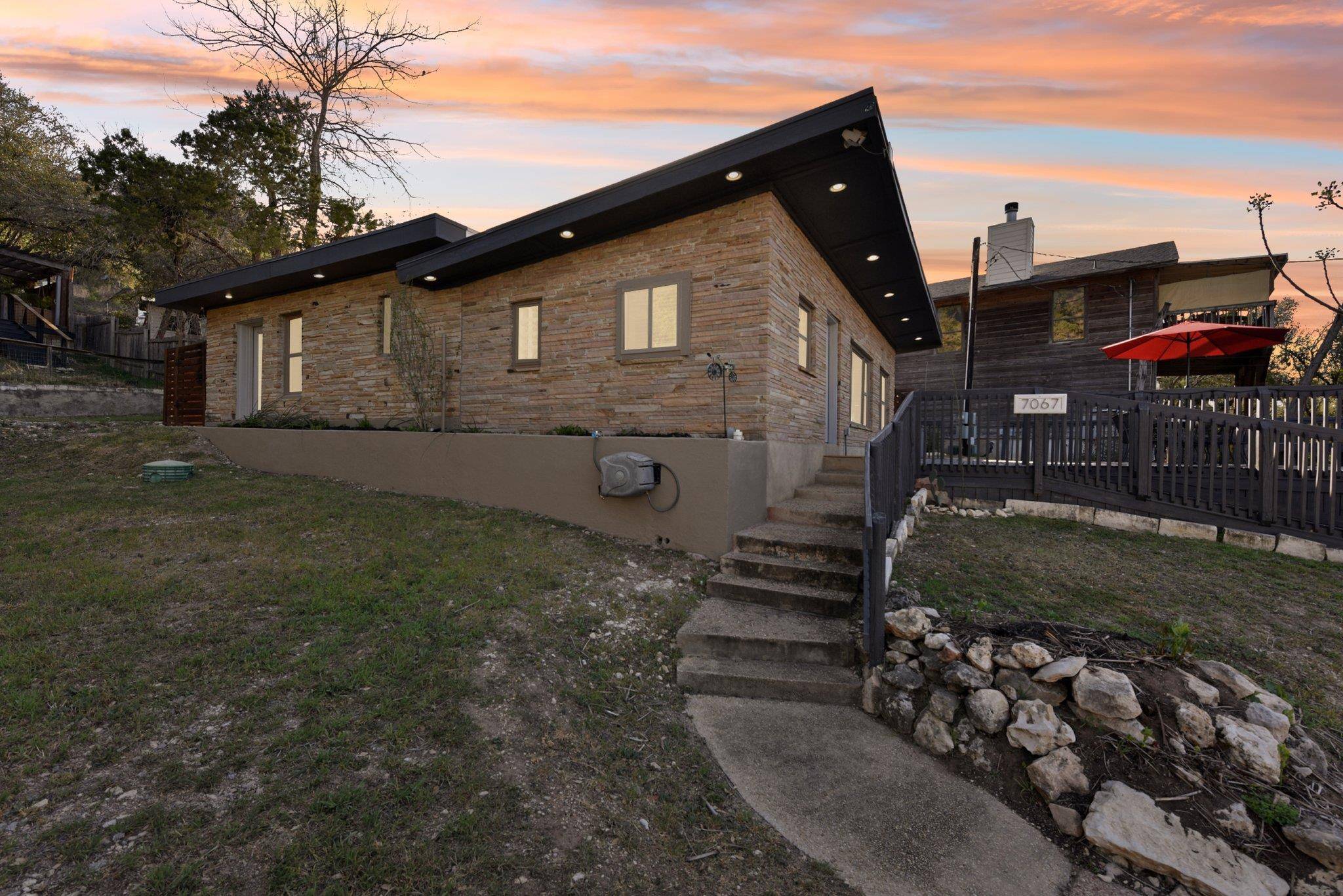 Austin, TX 78732,7067 Comanche TRL