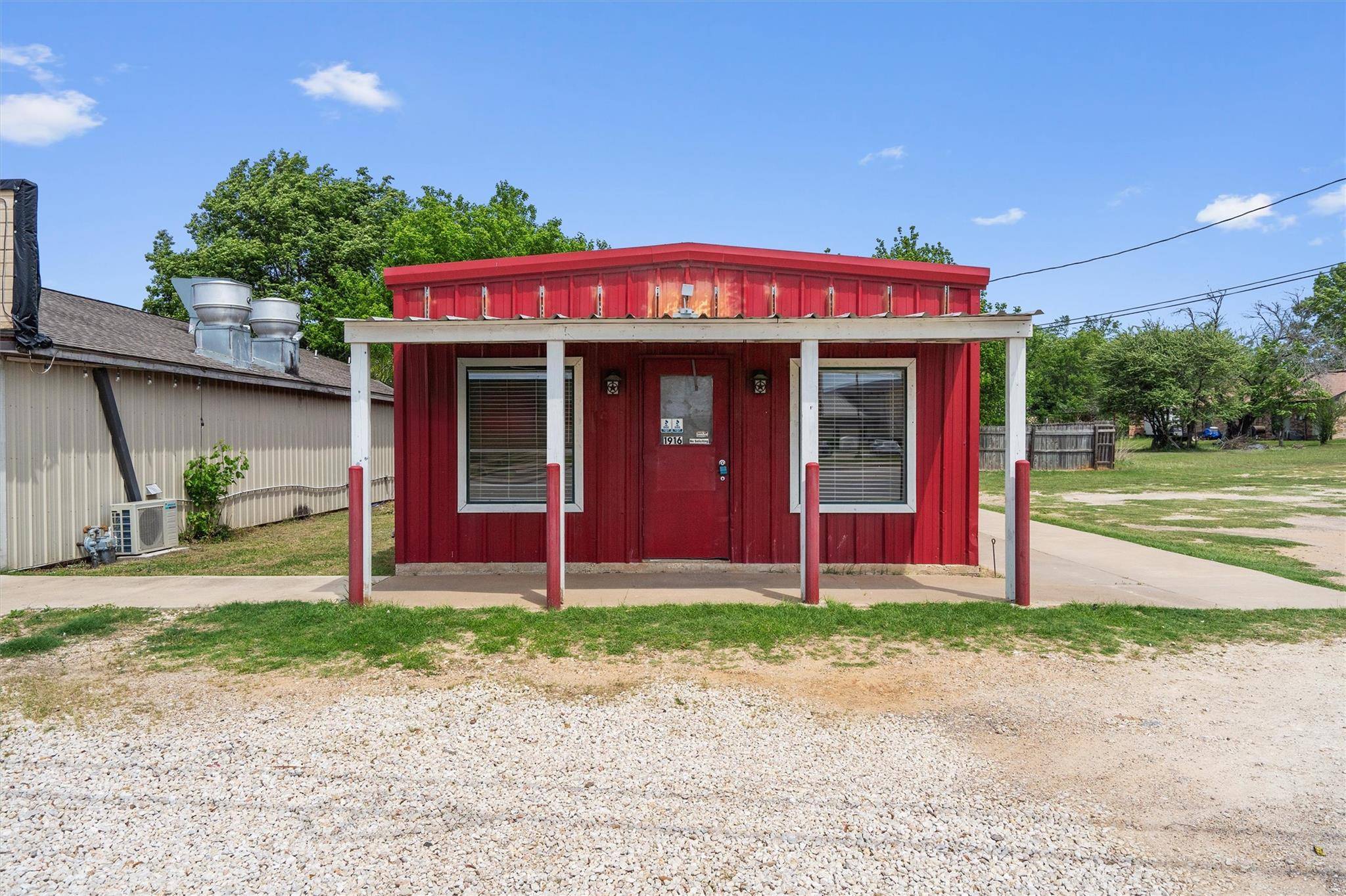 Rockdale, TX 76567,1916 W Cameron Ave