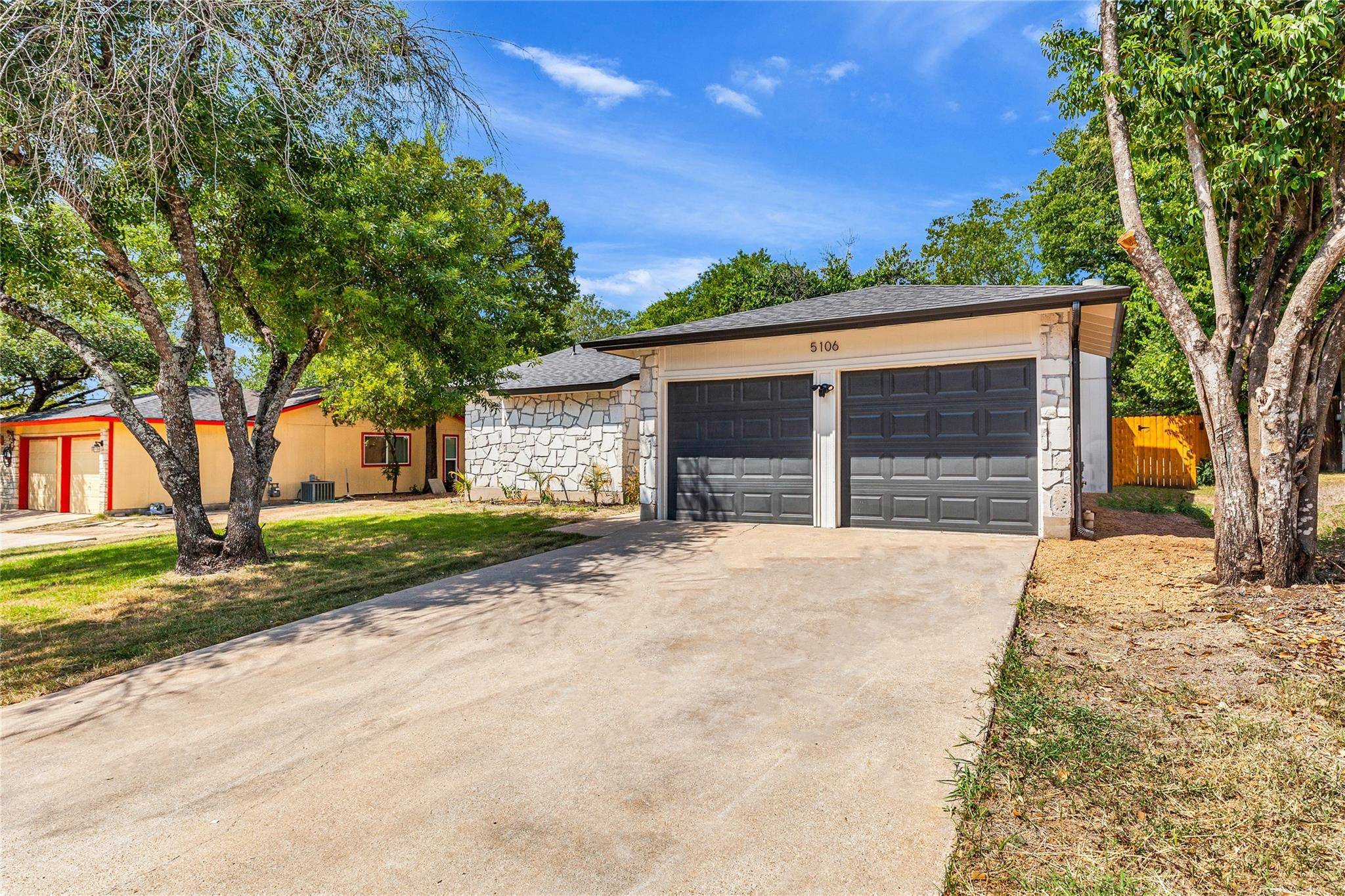 Austin, TX 78744,5106 Lambs LN