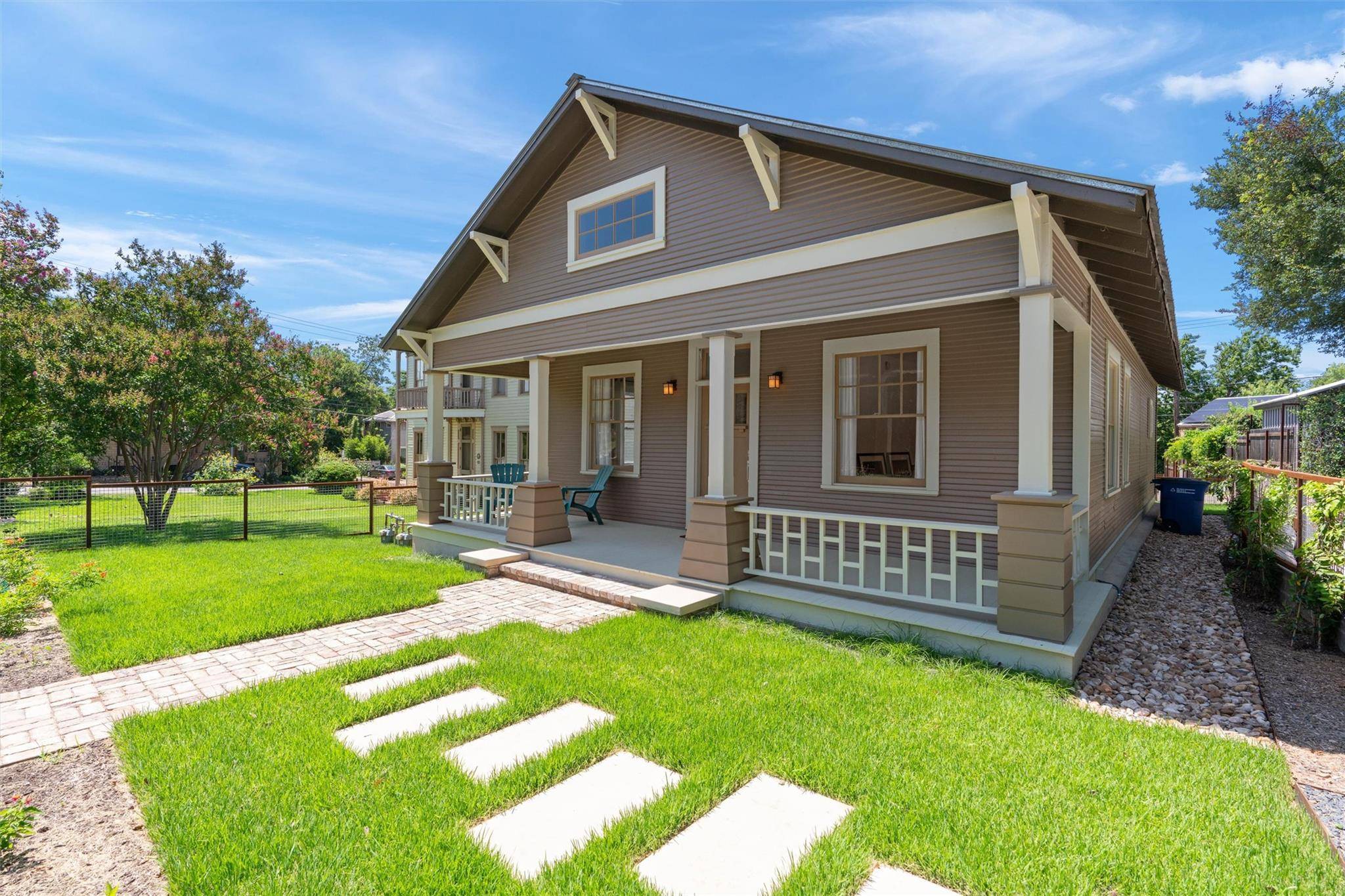 Austin, TX 78702,1011 E 9th ST