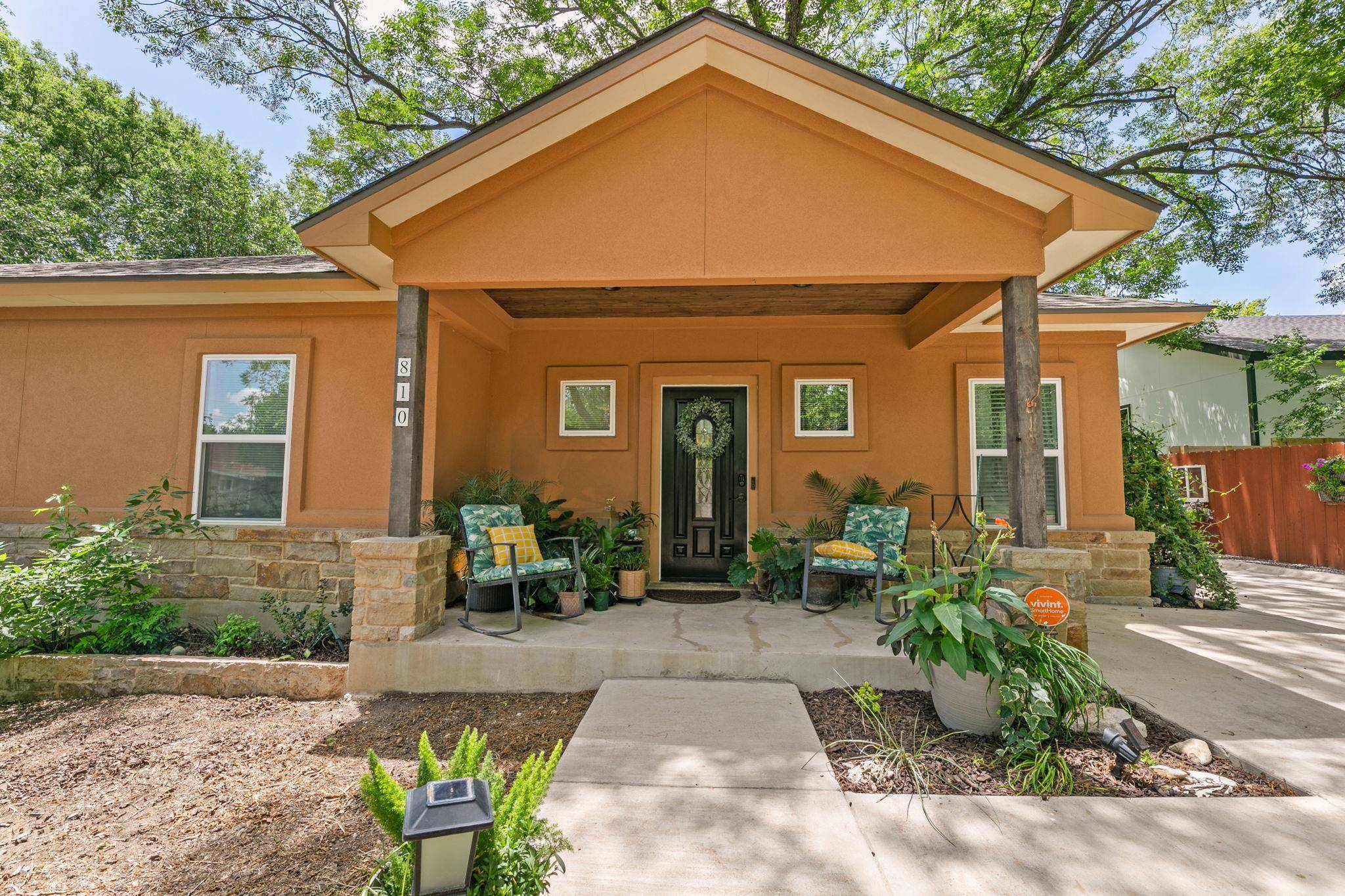 Lockhart, TX 78644,810 MONTERREY ST