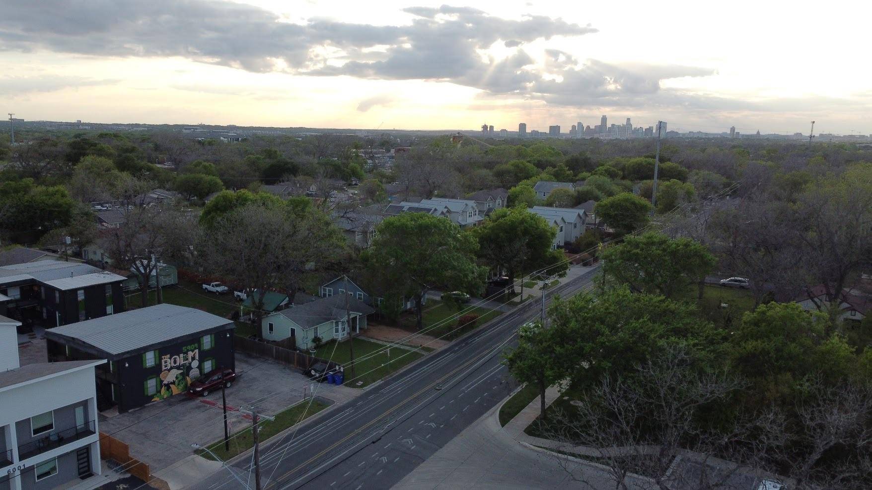 Austin, TX 78721,5909 Bolm RD