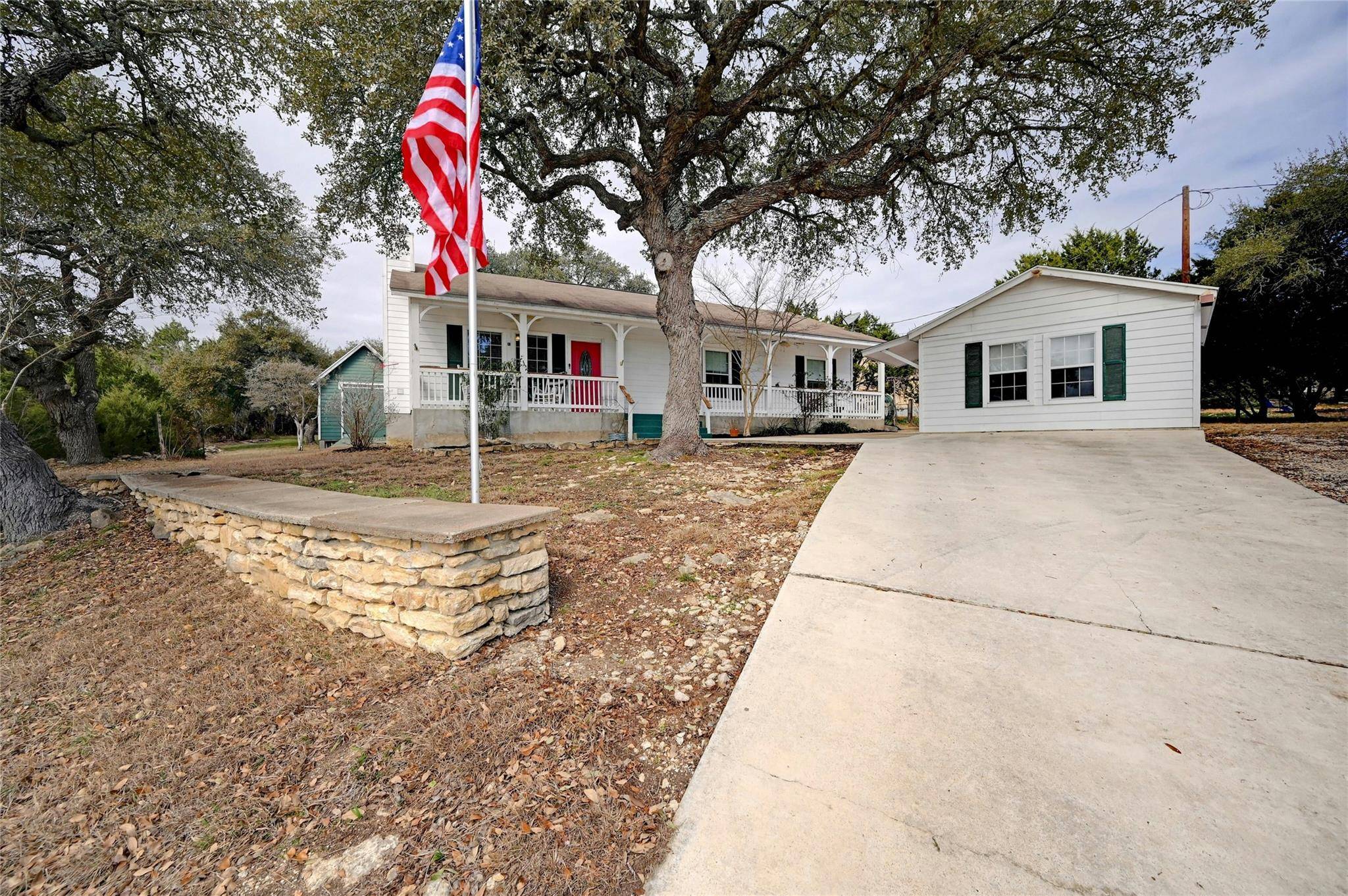 Fischer, TX 78623,401 stallion springs DR