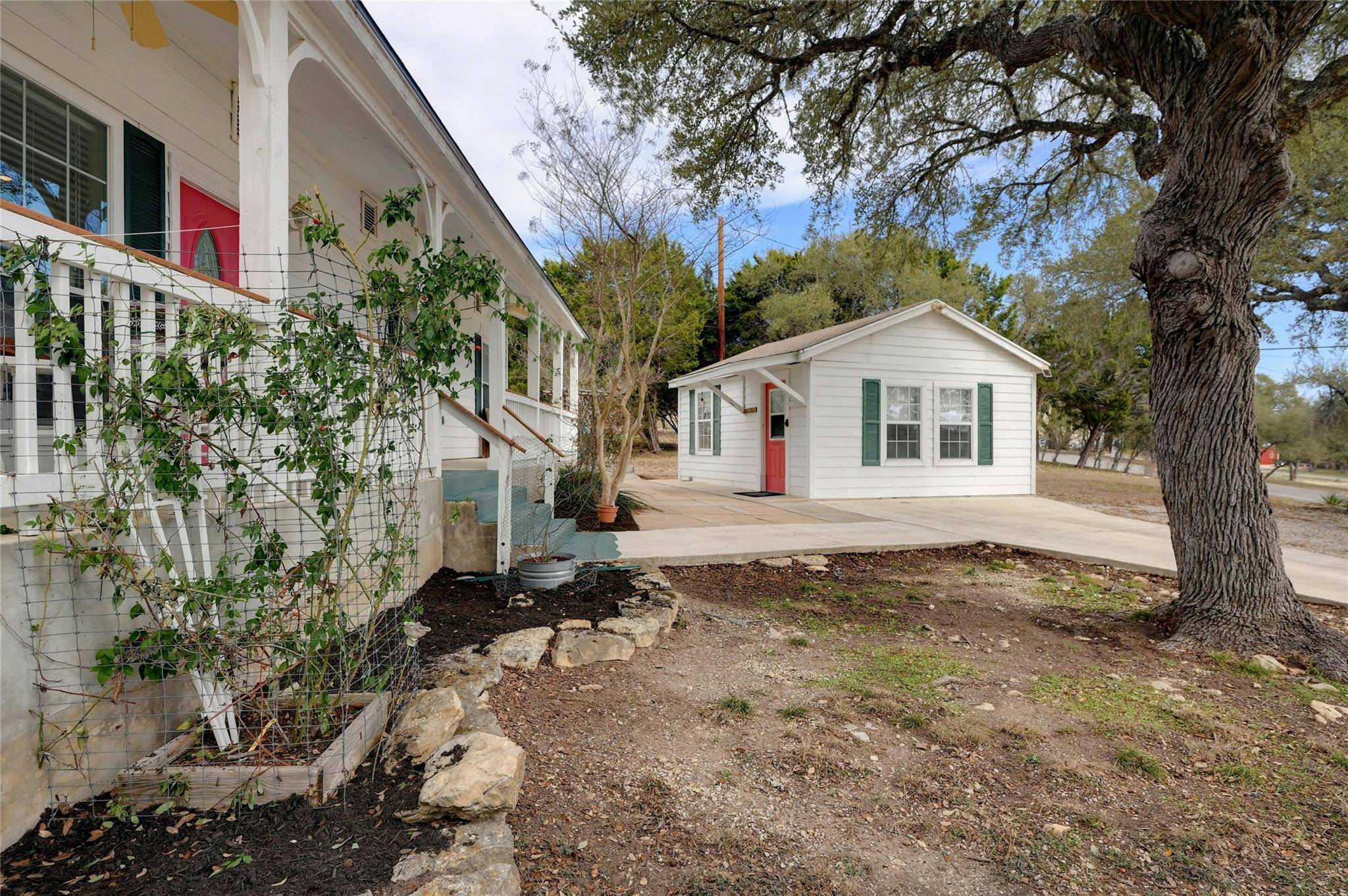 Fischer, TX 78623,401 stallion springs DR