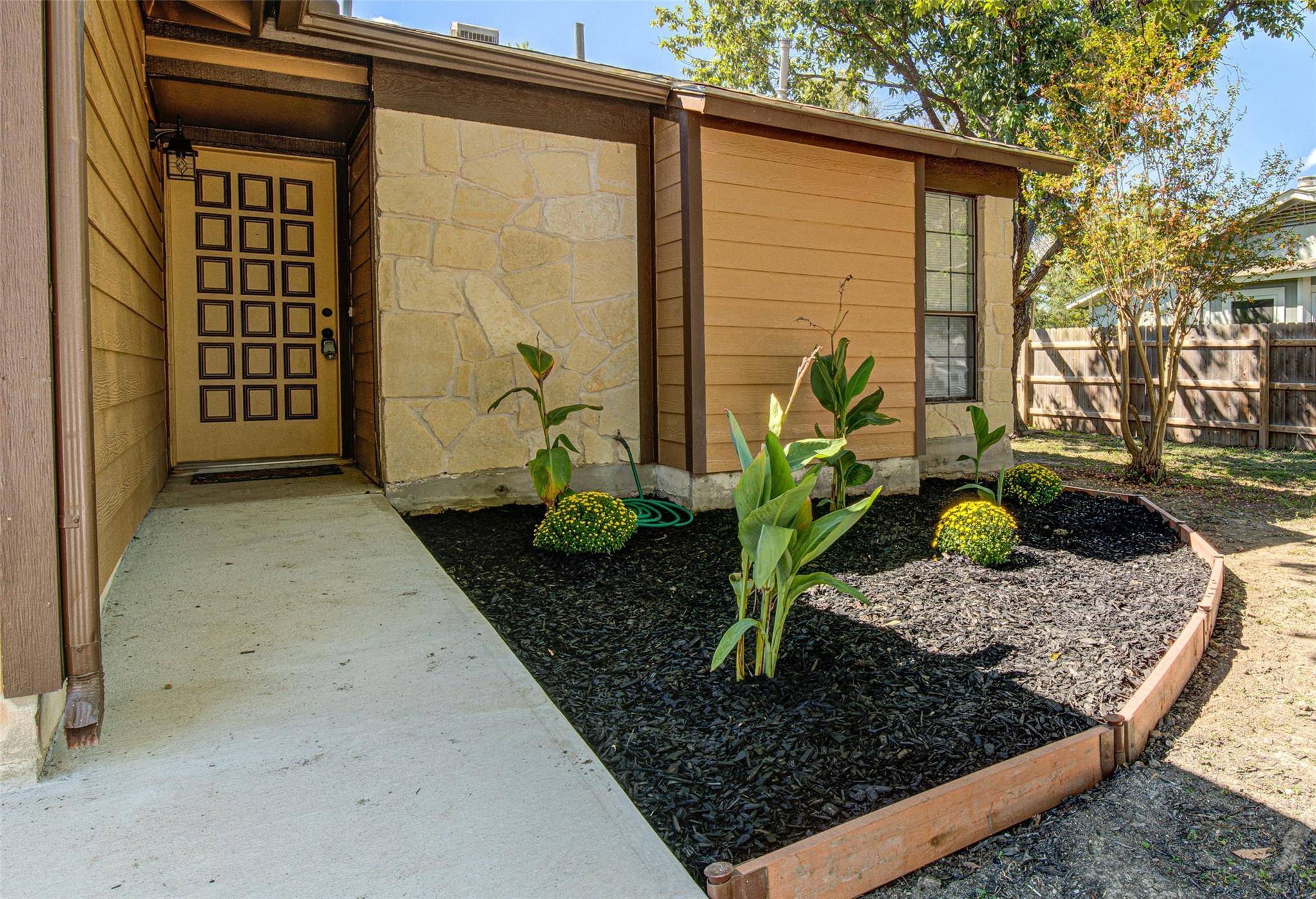 Buda, TX 78610,405 Casa Loma ST