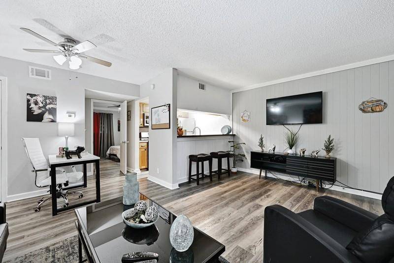 Austin, TX 78745,711 Eberhart LN #204