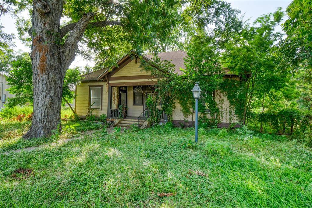 Smithville, TX 78957,104 Mills ST