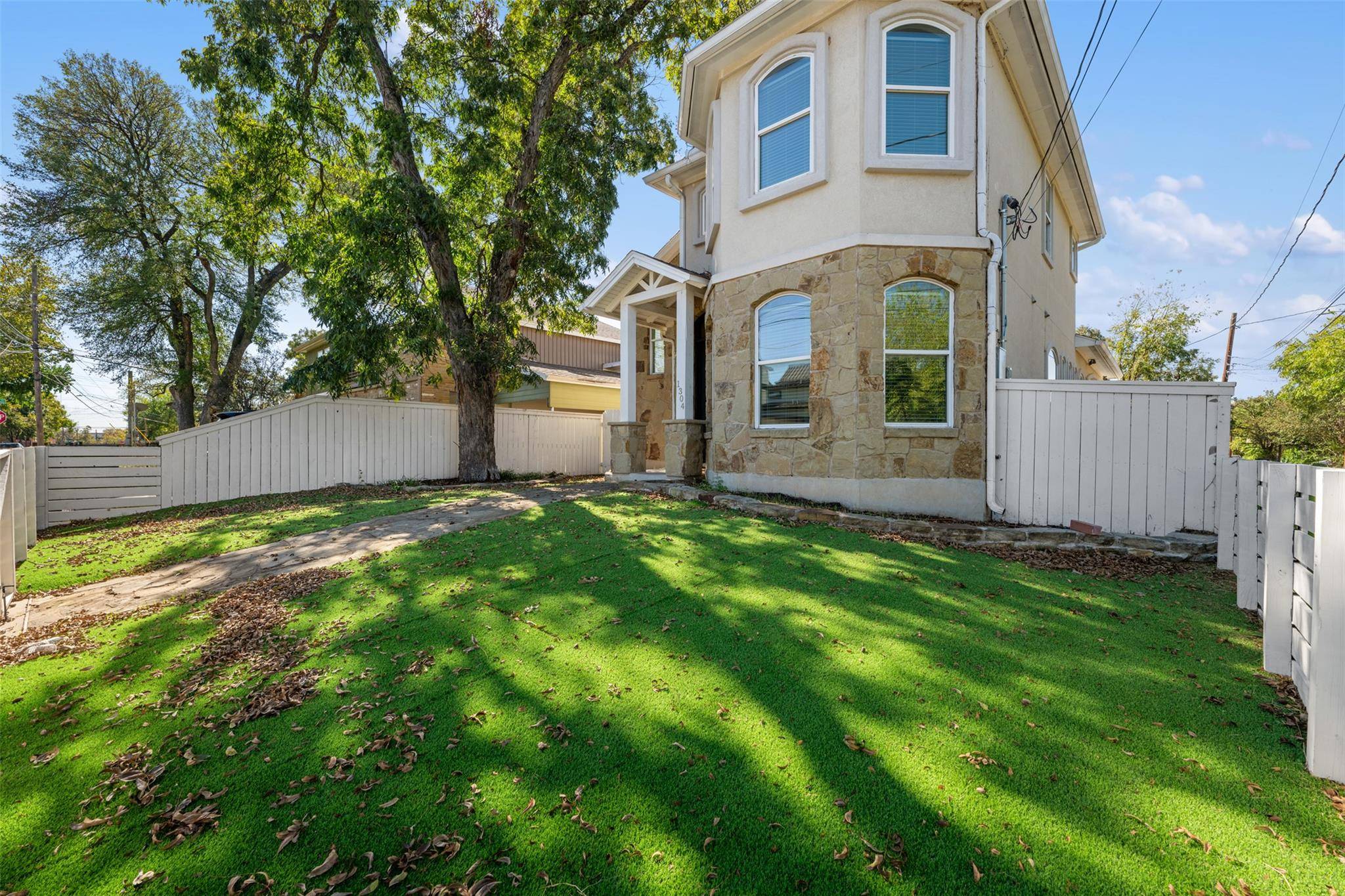 Austin, TX 78702,1304 Leona ST