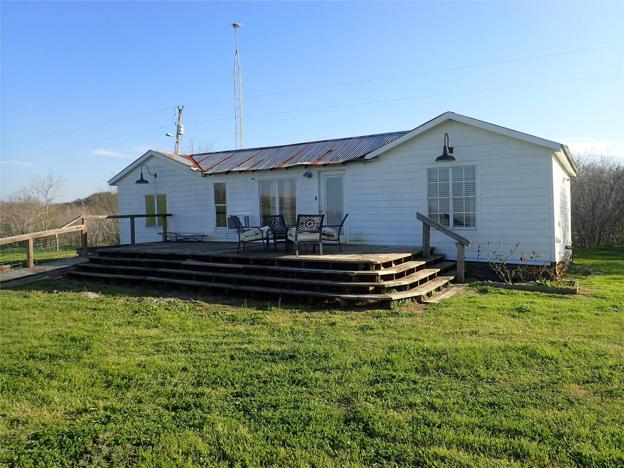 Waelder, TX 78959,471 FM 1296
