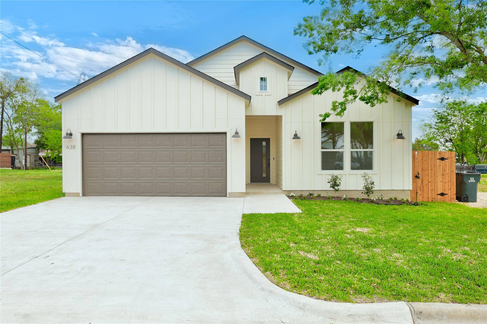 Giddings, TX 78942,638 Dallas ST S