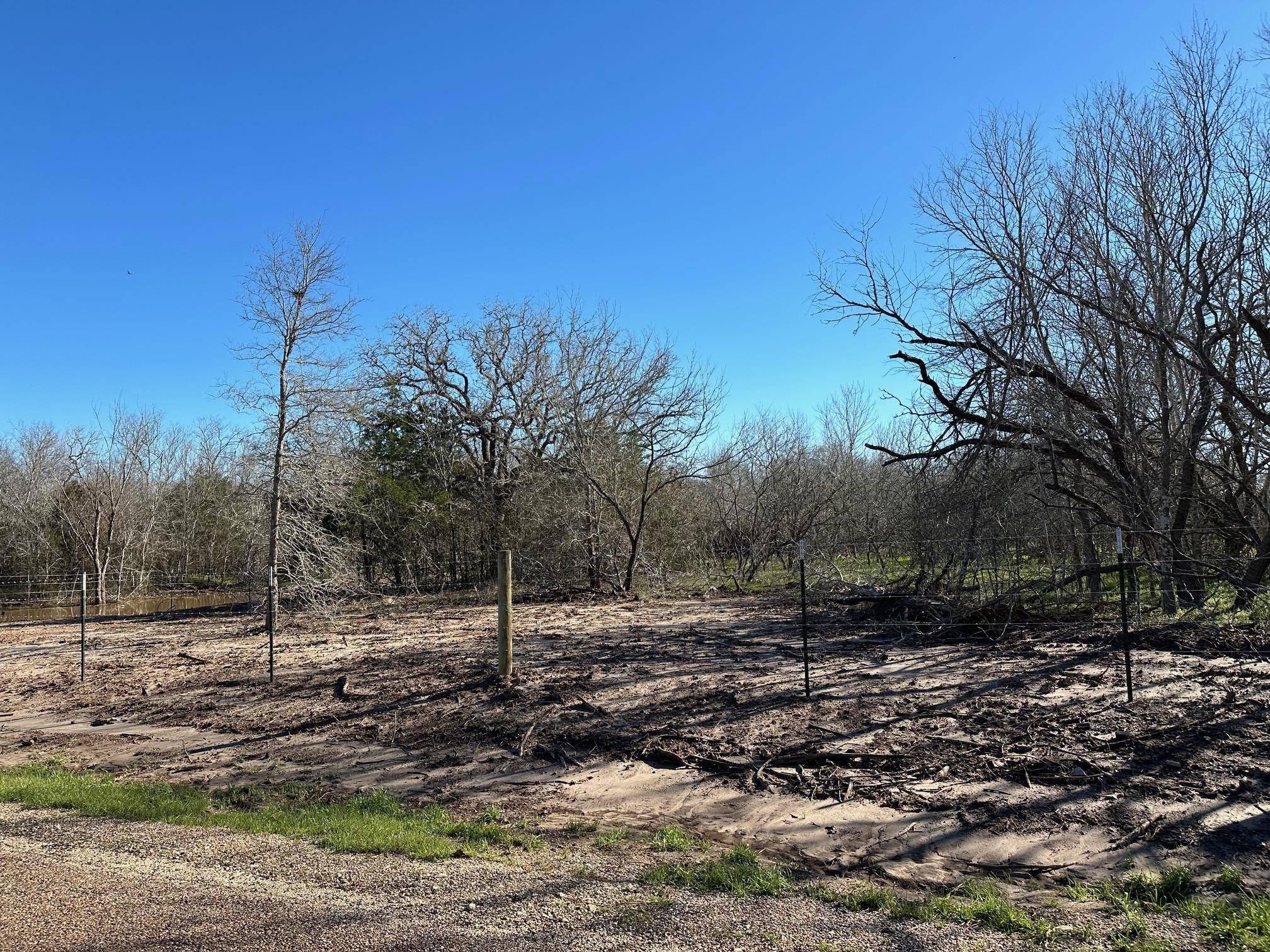 Waelder, TX 78959,8307 Jeddo RD