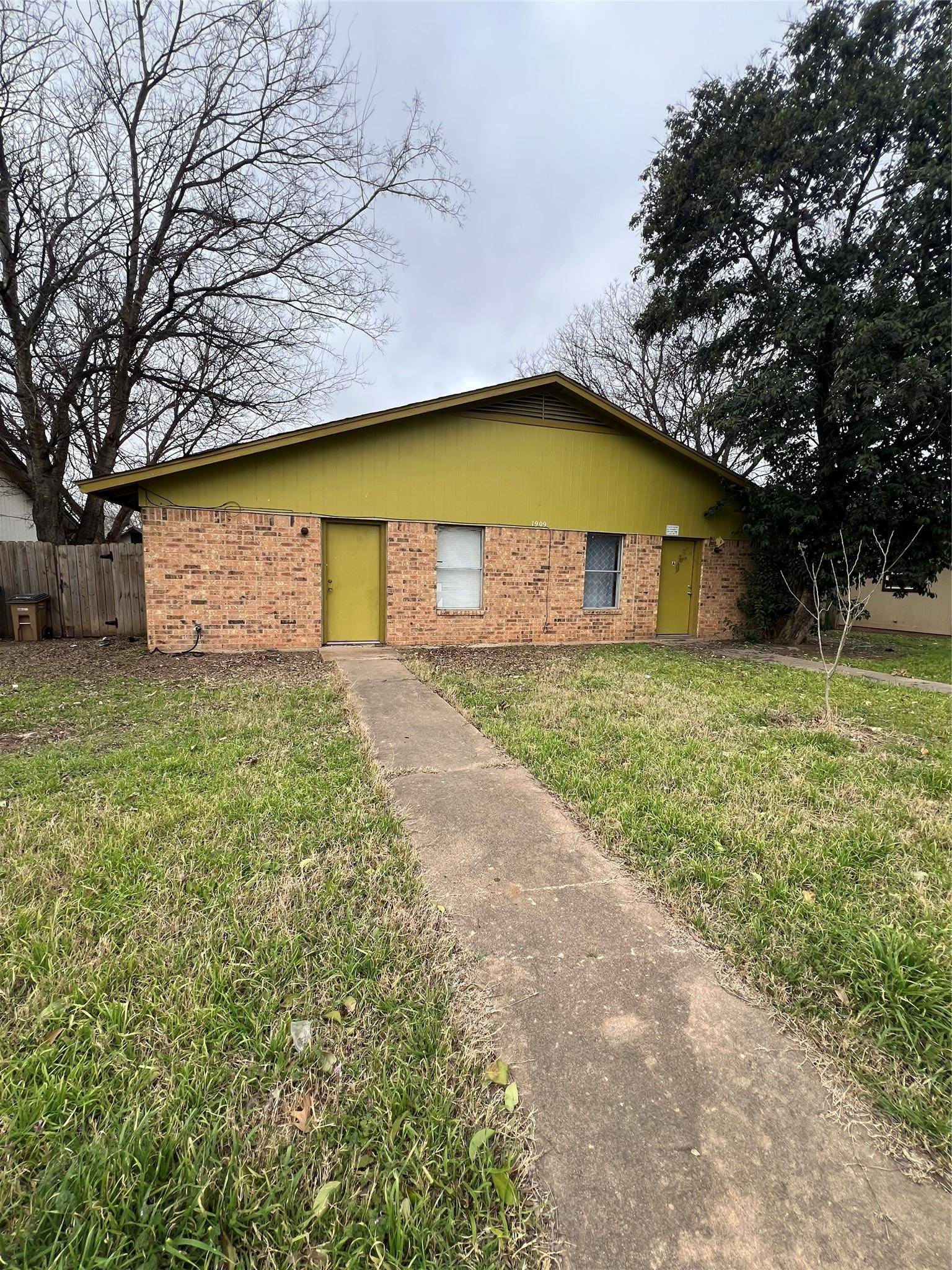 Austin, TX 78744,1909 E Stassney LN #A