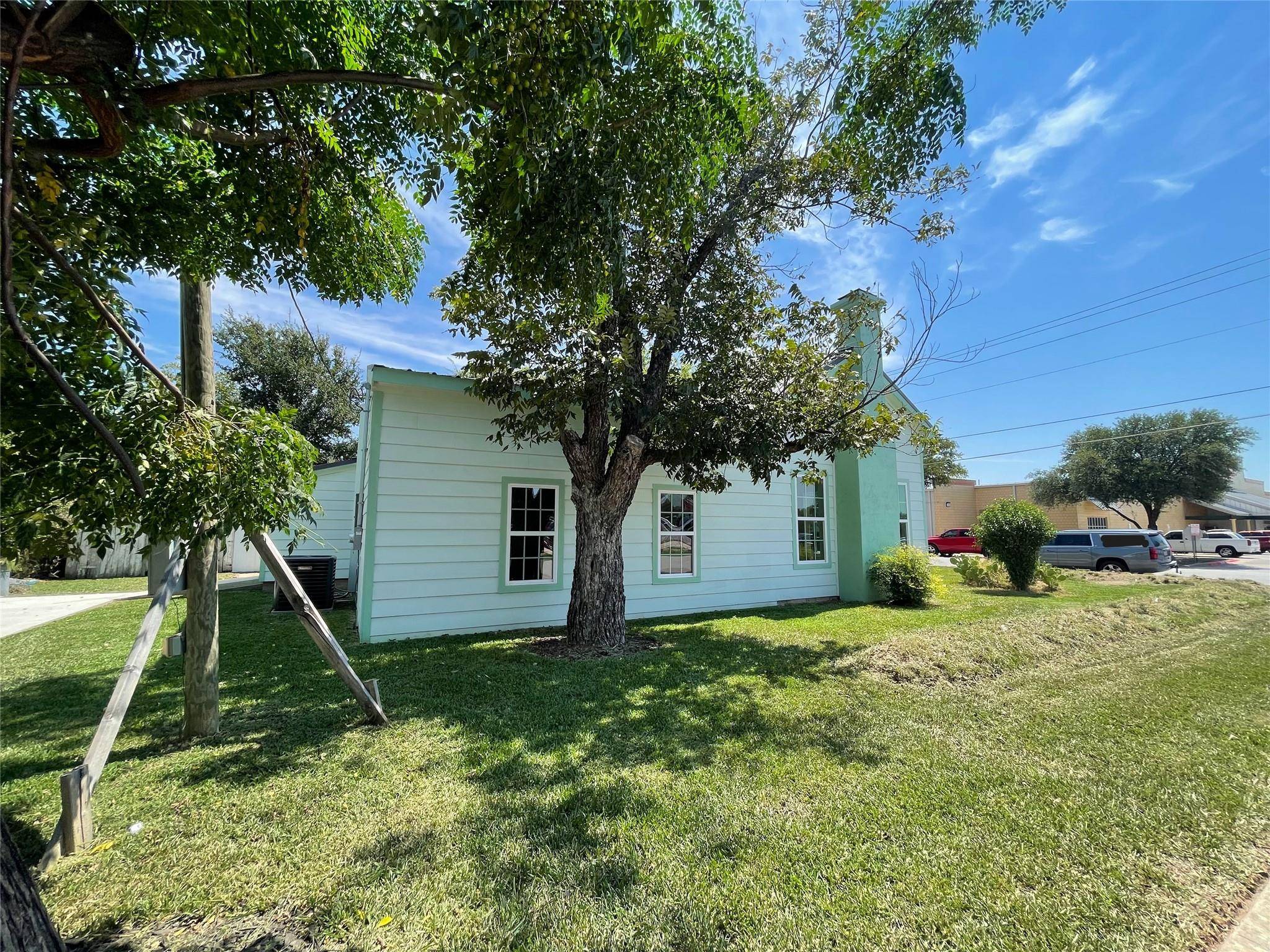 Lampasas, TX 76550,201 E 6th ST