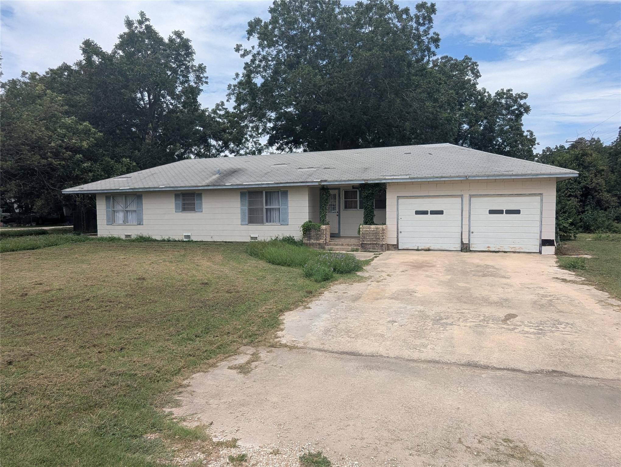 Thrall, TX 76578,201 W Eckhart Ave