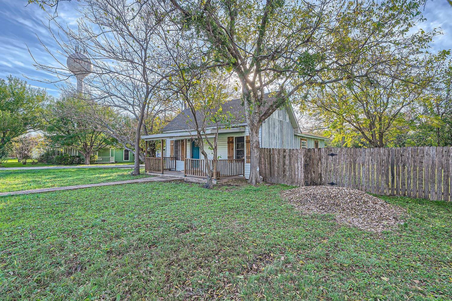 Hutto, TX 78634,109 E Pecan ST