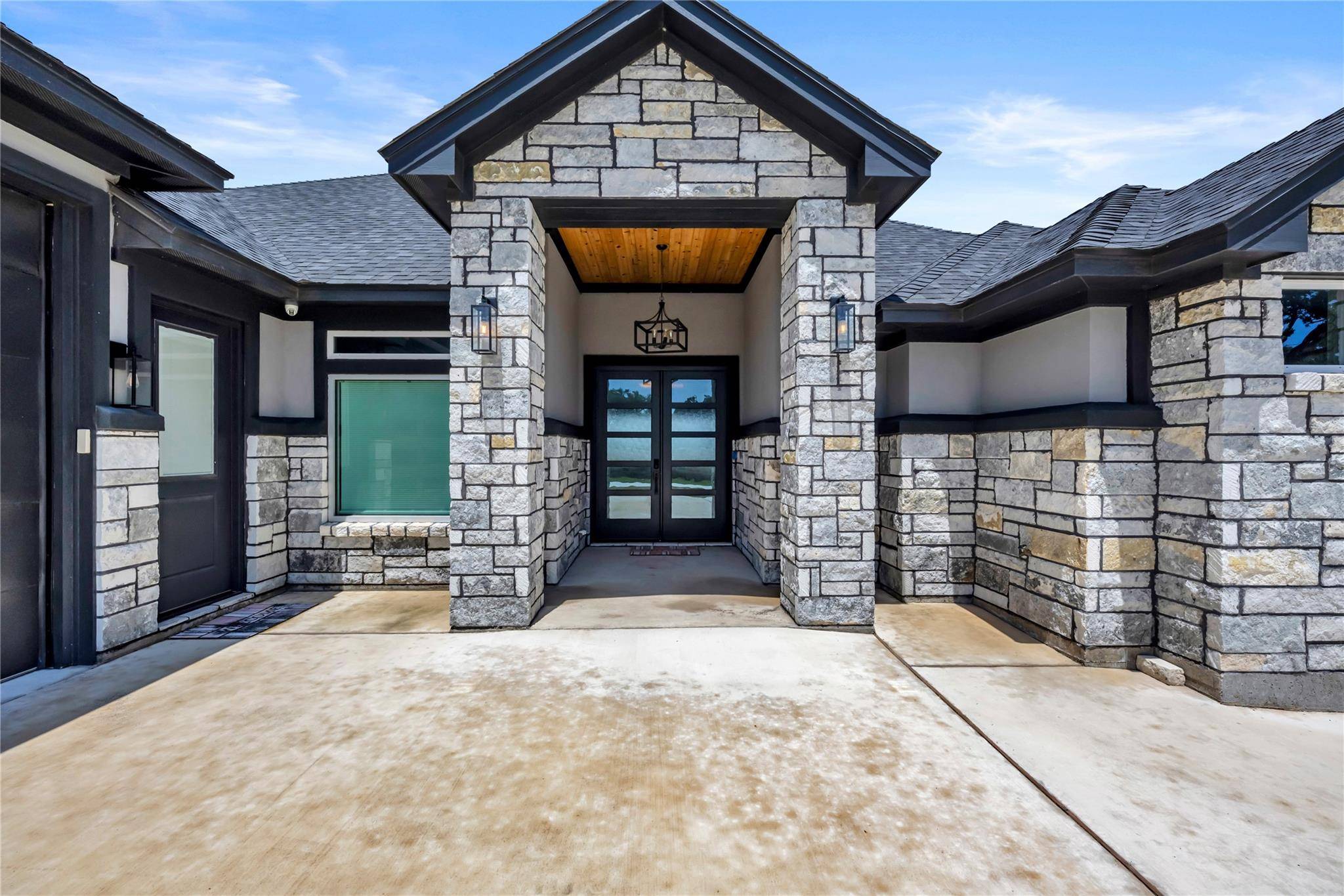 Buchanan Dam, TX 78609,103 Water Ridge CT