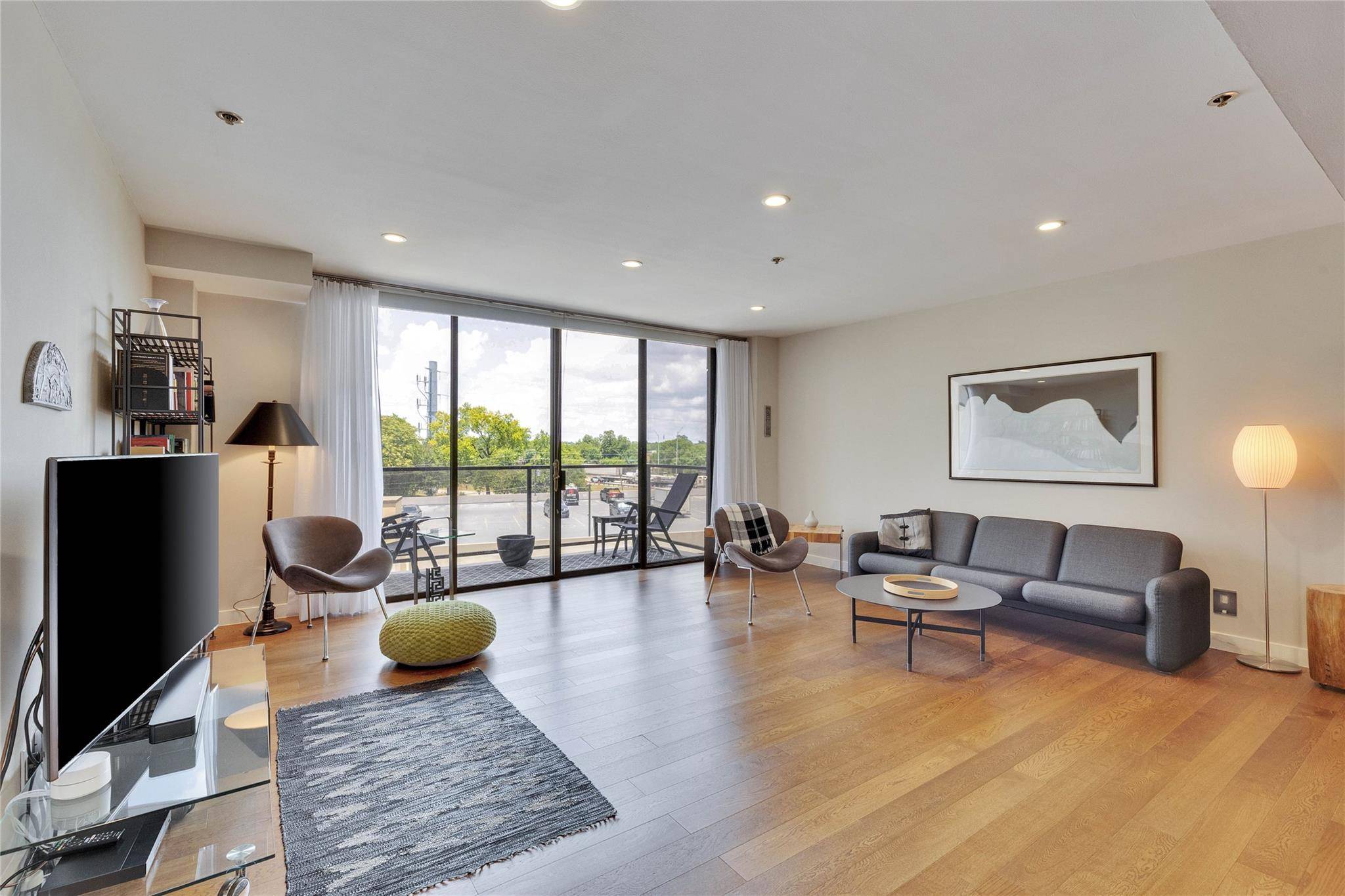 Austin, TX 78701,40 N Interstate 35 HWY #5B2