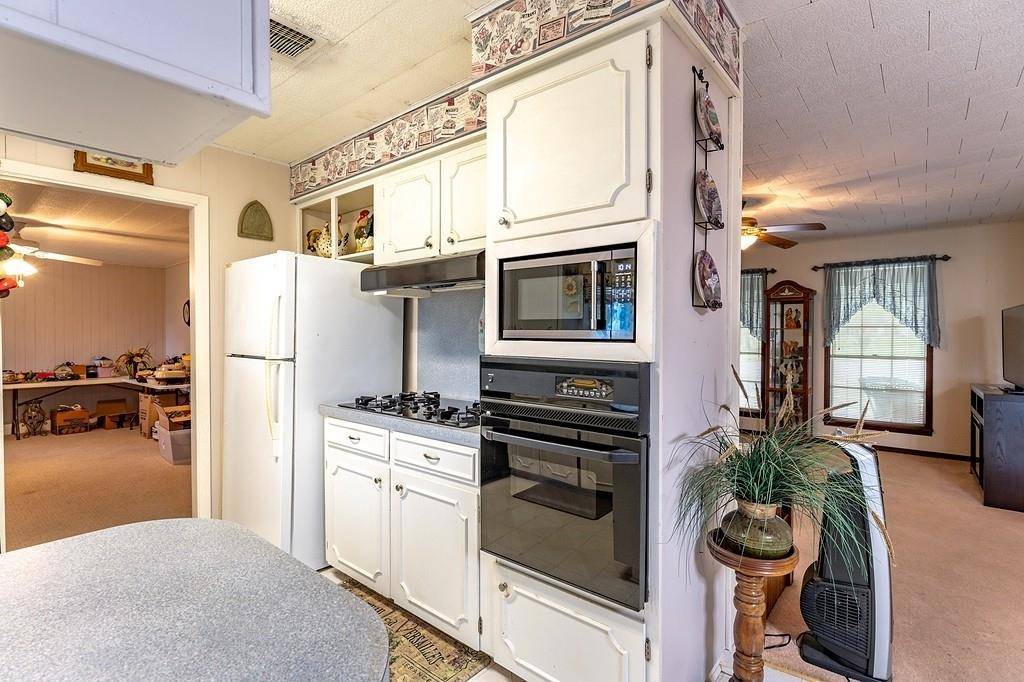 La Grange, TX 78945,860 Helter ST