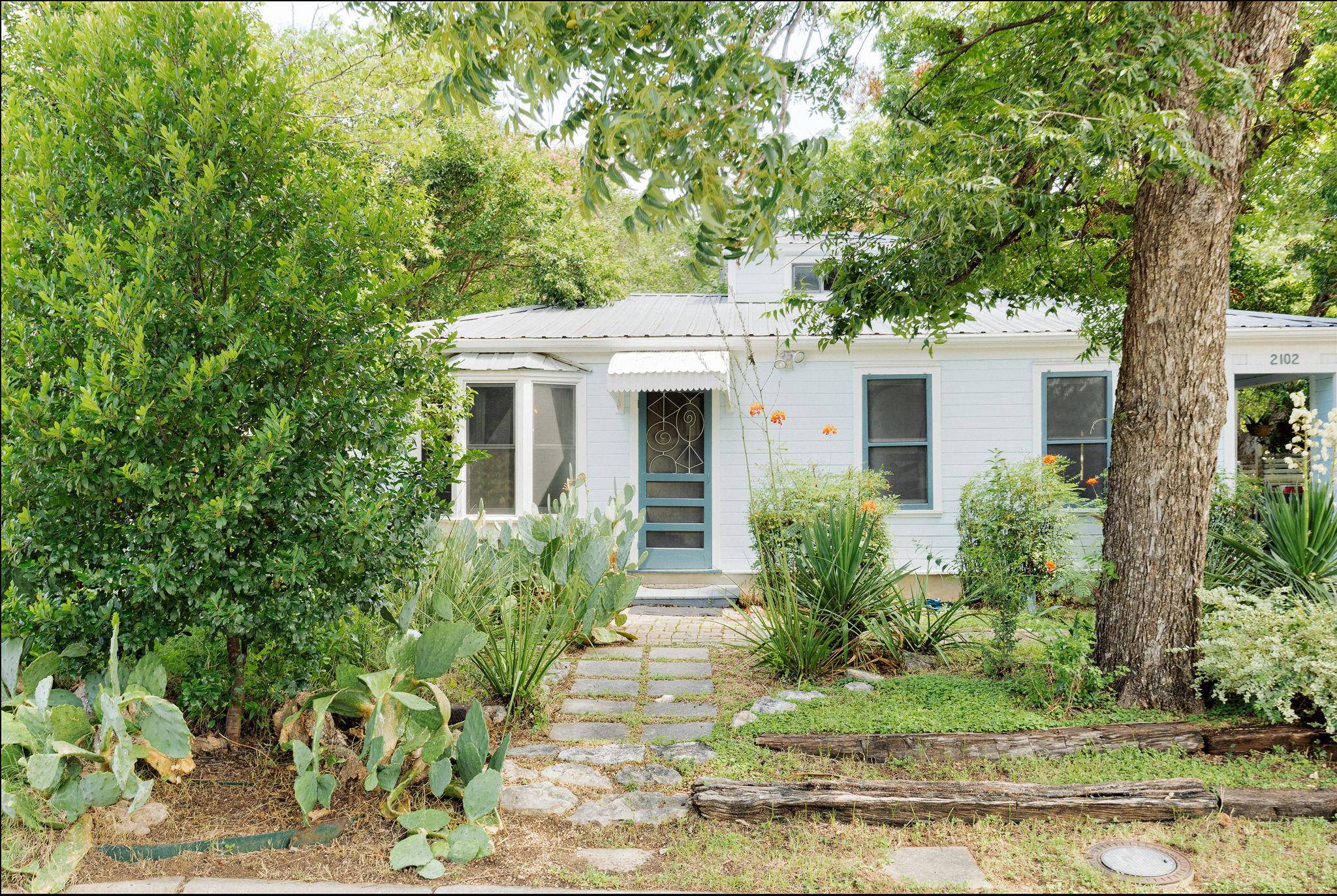 Austin, TX 78702,2102 E 17th ST