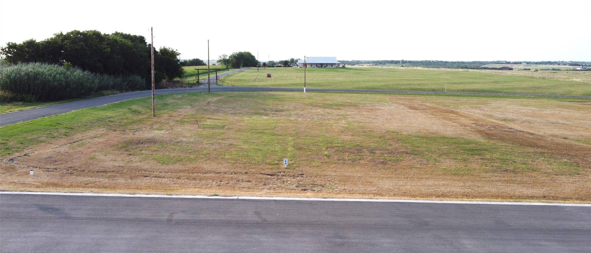 Thrall, TX 76578,221 Tigerlily WAY