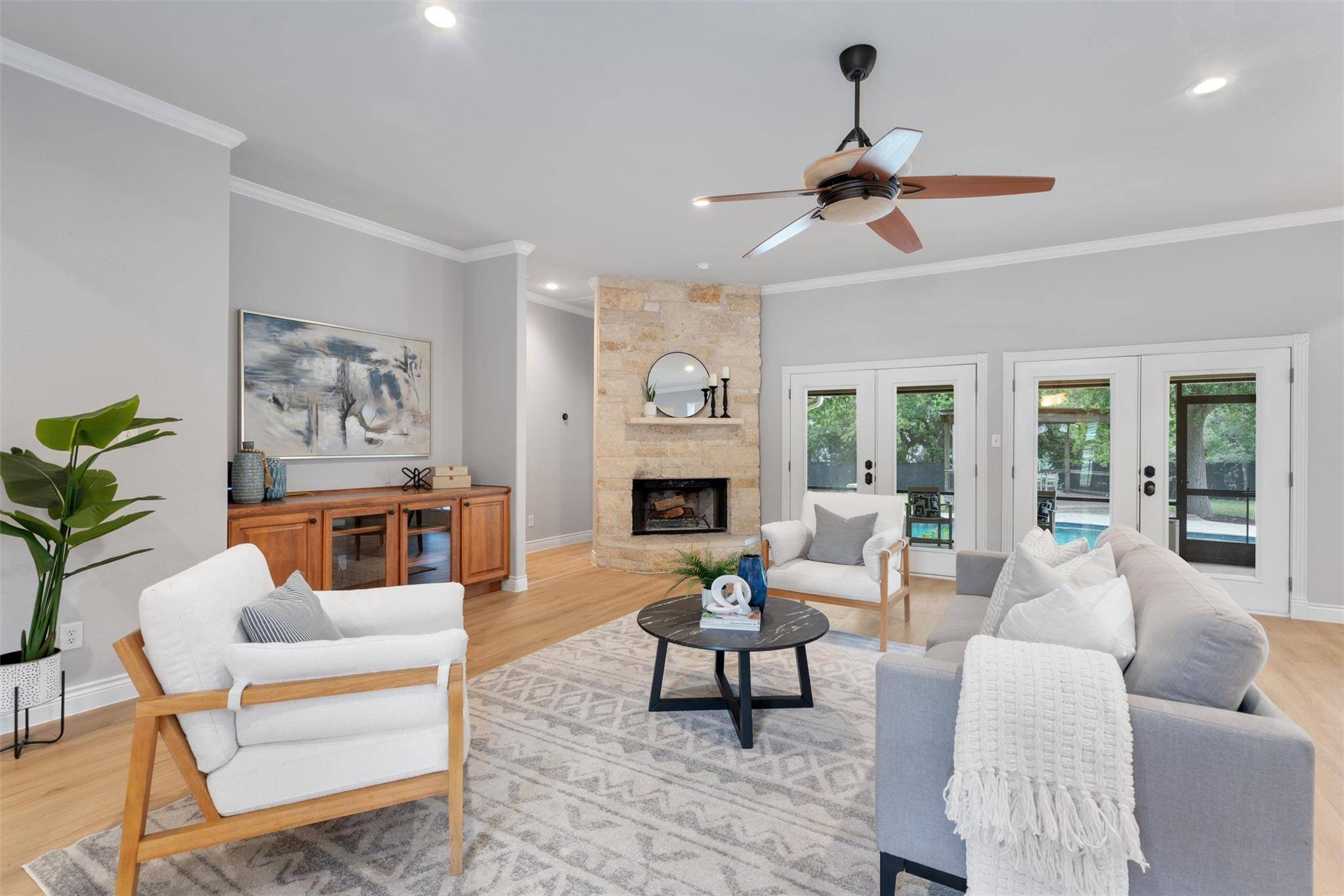 Liberty Hill, TX 78642,208 Neal DR