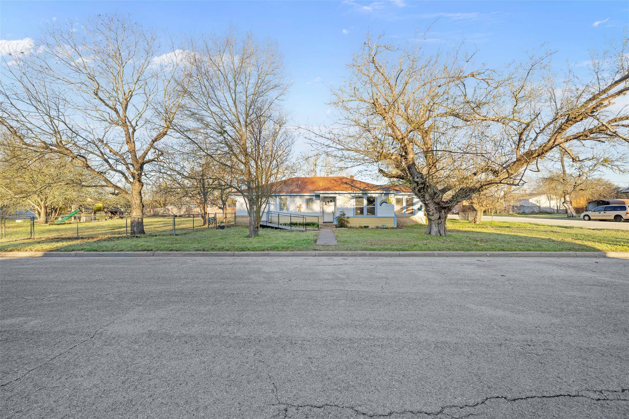 Giddings, TX 78942,631 S Harris ST