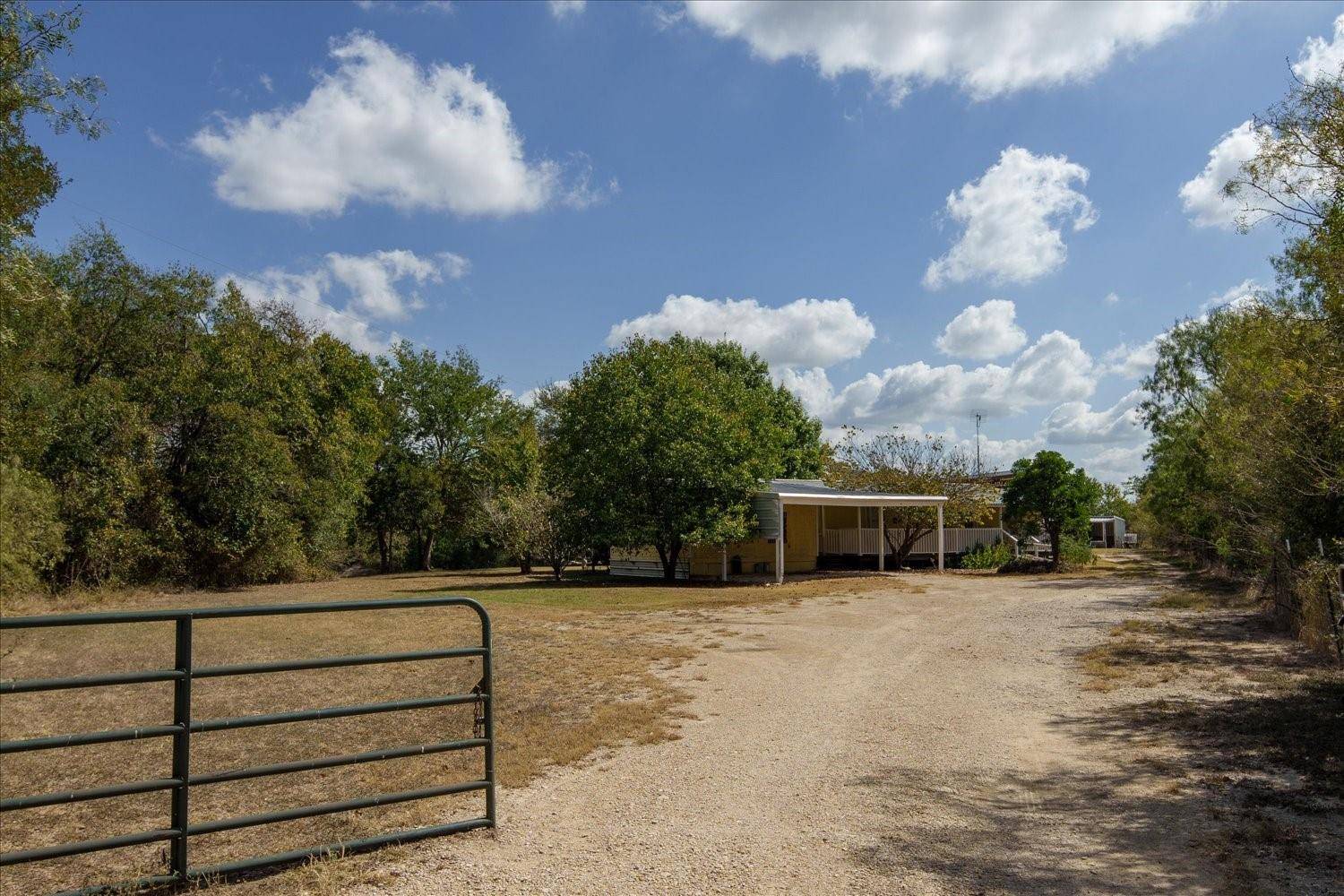 Dale, TX 78616,800 Molasses RD