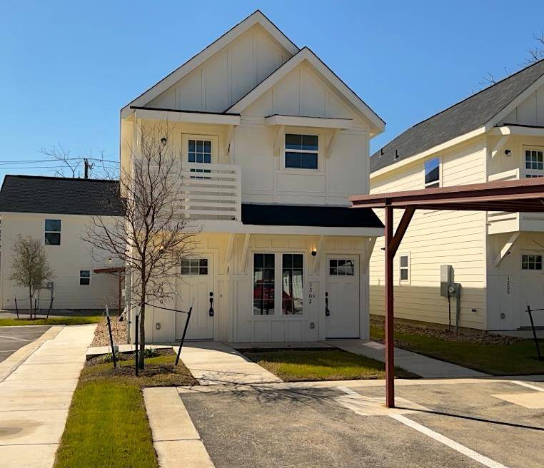 Taylor, TX 76574,2002 W 2nd ST #1300