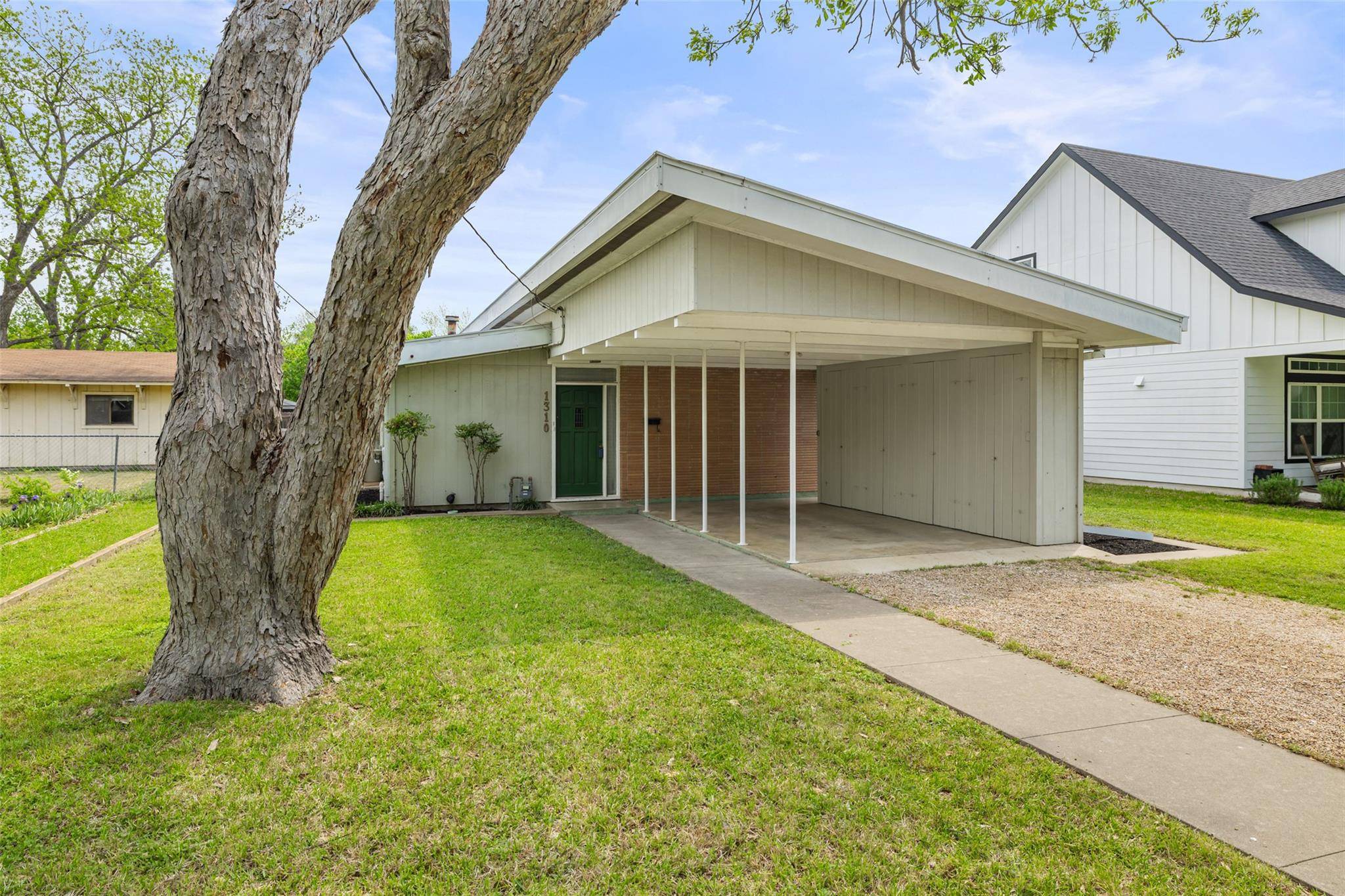 Taylor, TX 76574,1310 Thompson ST