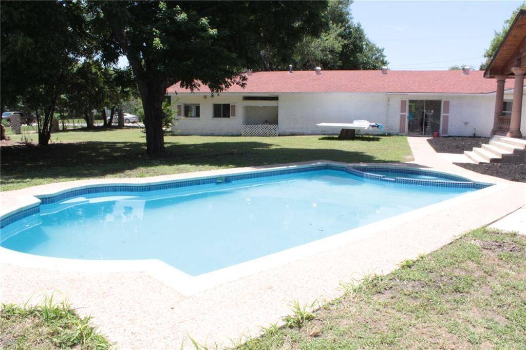 Seguin, TX 78155,1811 E Court ST