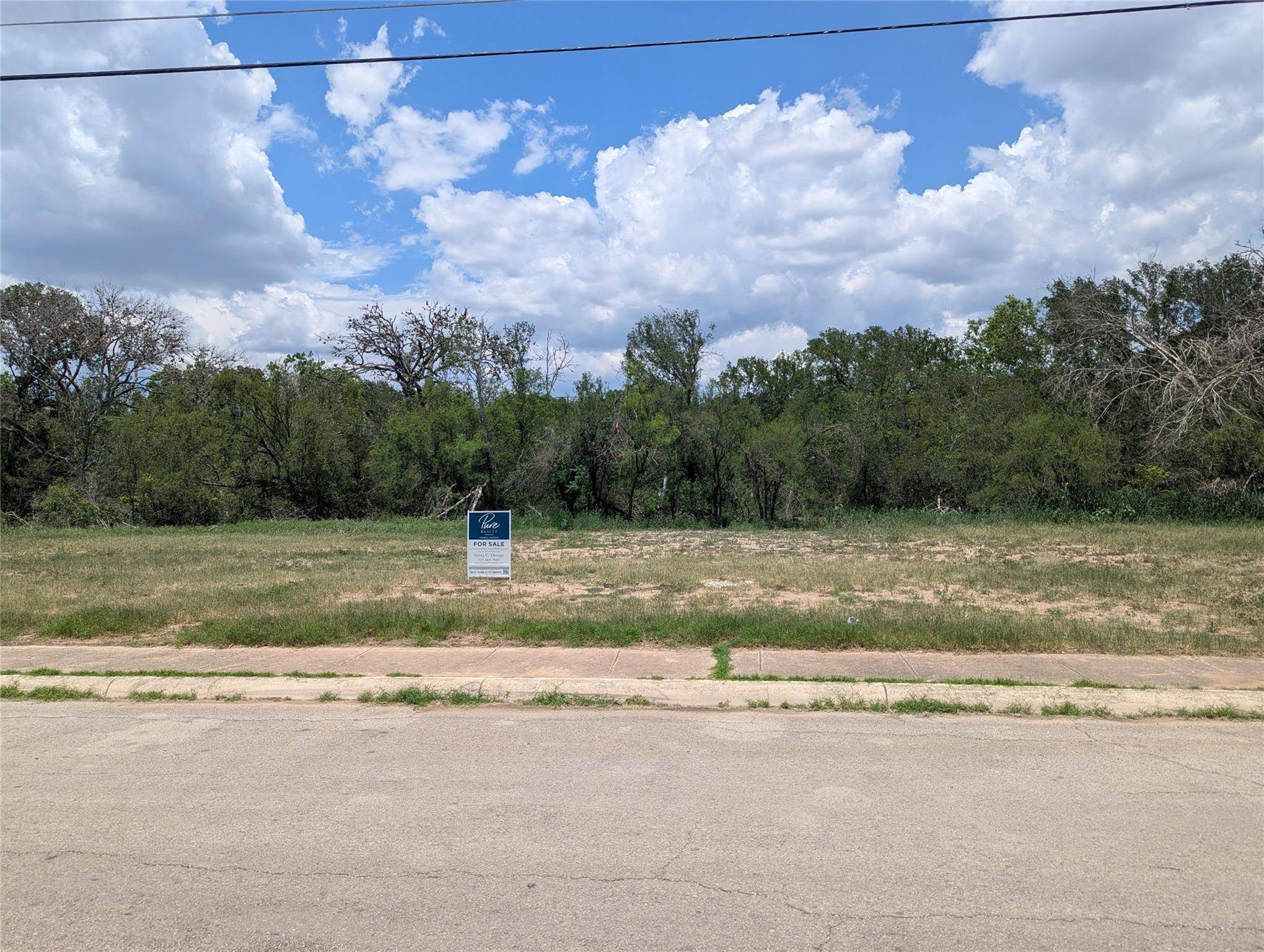 San Antonio, TX 78220,523 E Bundy ST