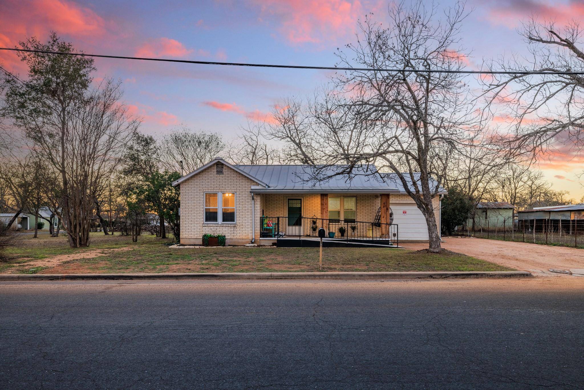 Fredericksburg, TX 78624,406 S Columbus ST