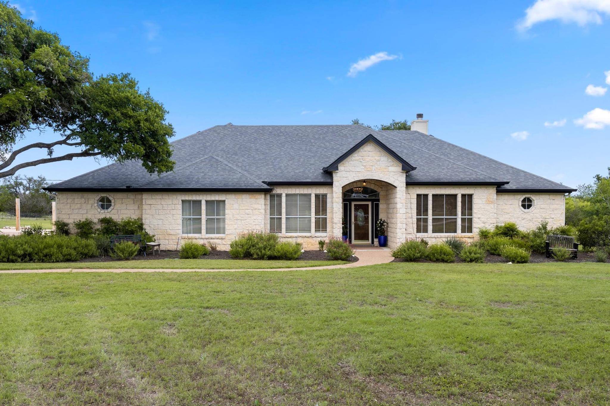 Buda, TX 78610,420 Oak Forest DR