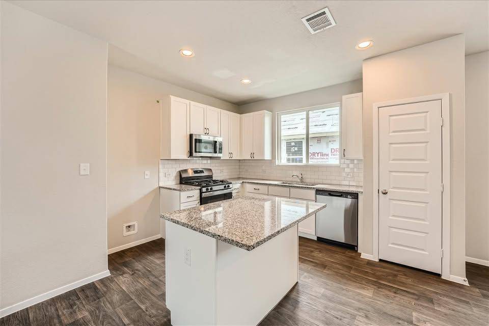 Elgin, TX 78621,141 Bluestem DR