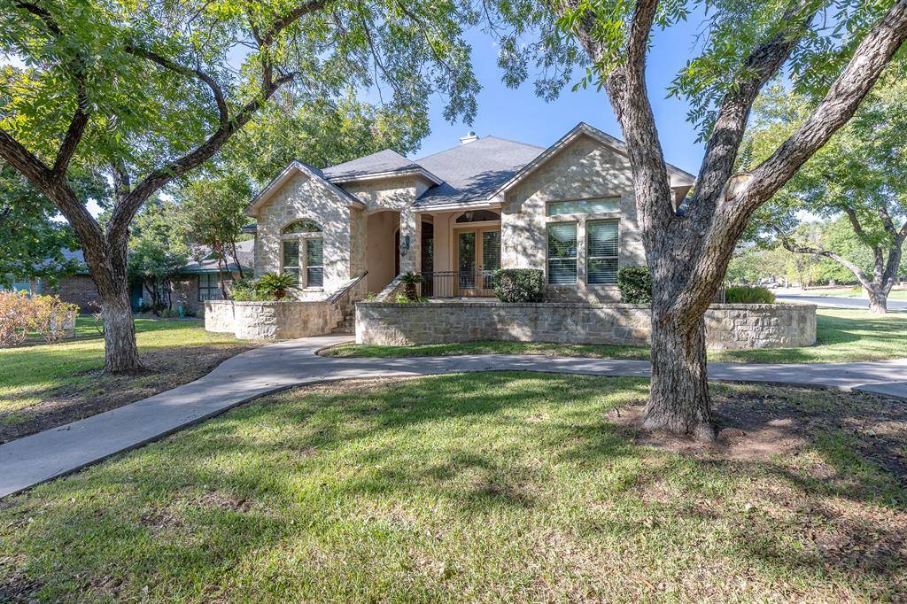 Meadowlakes, TX 78654,332 San Saba ST