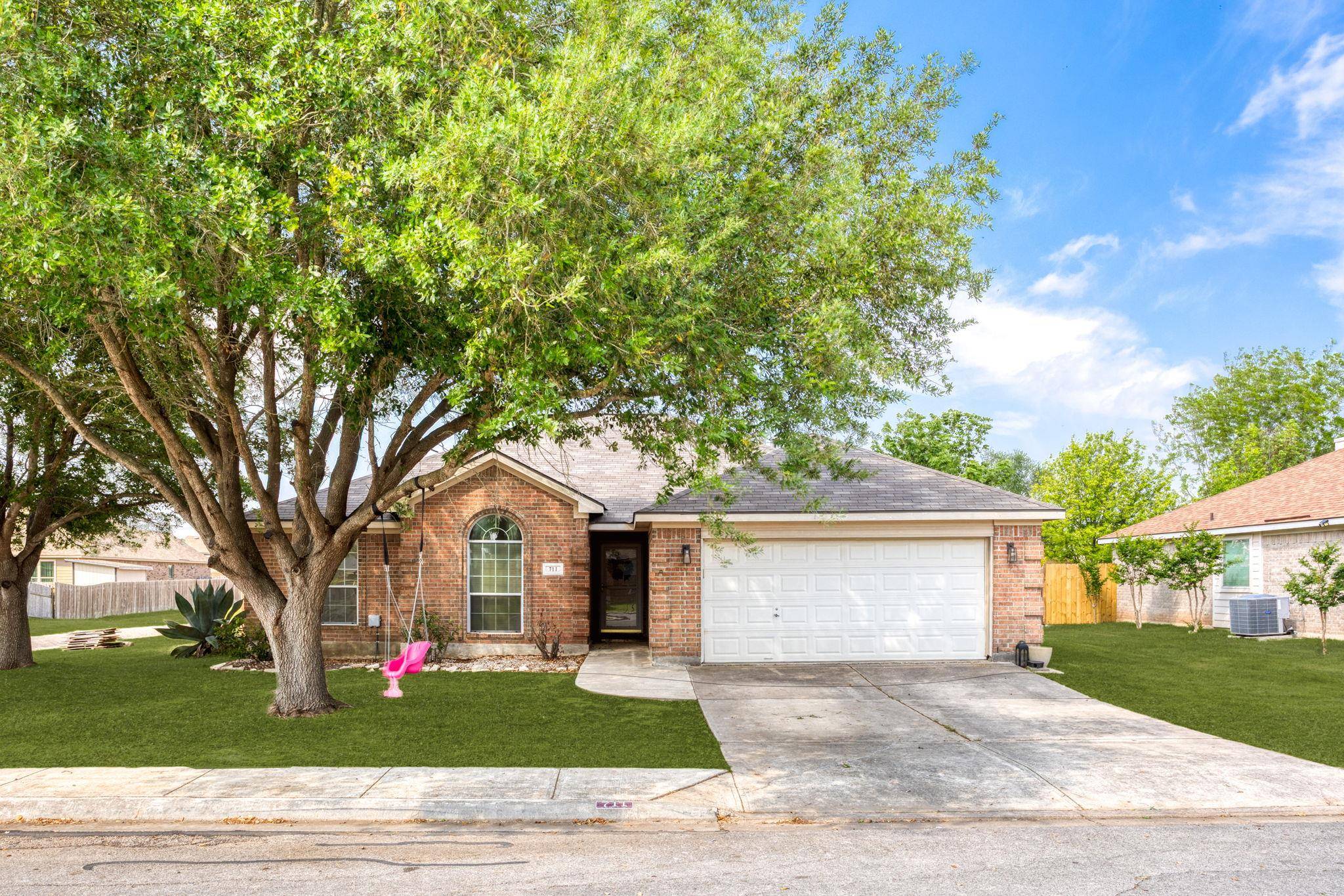 Lockhart, TX 78644,711 Lemonmint ST