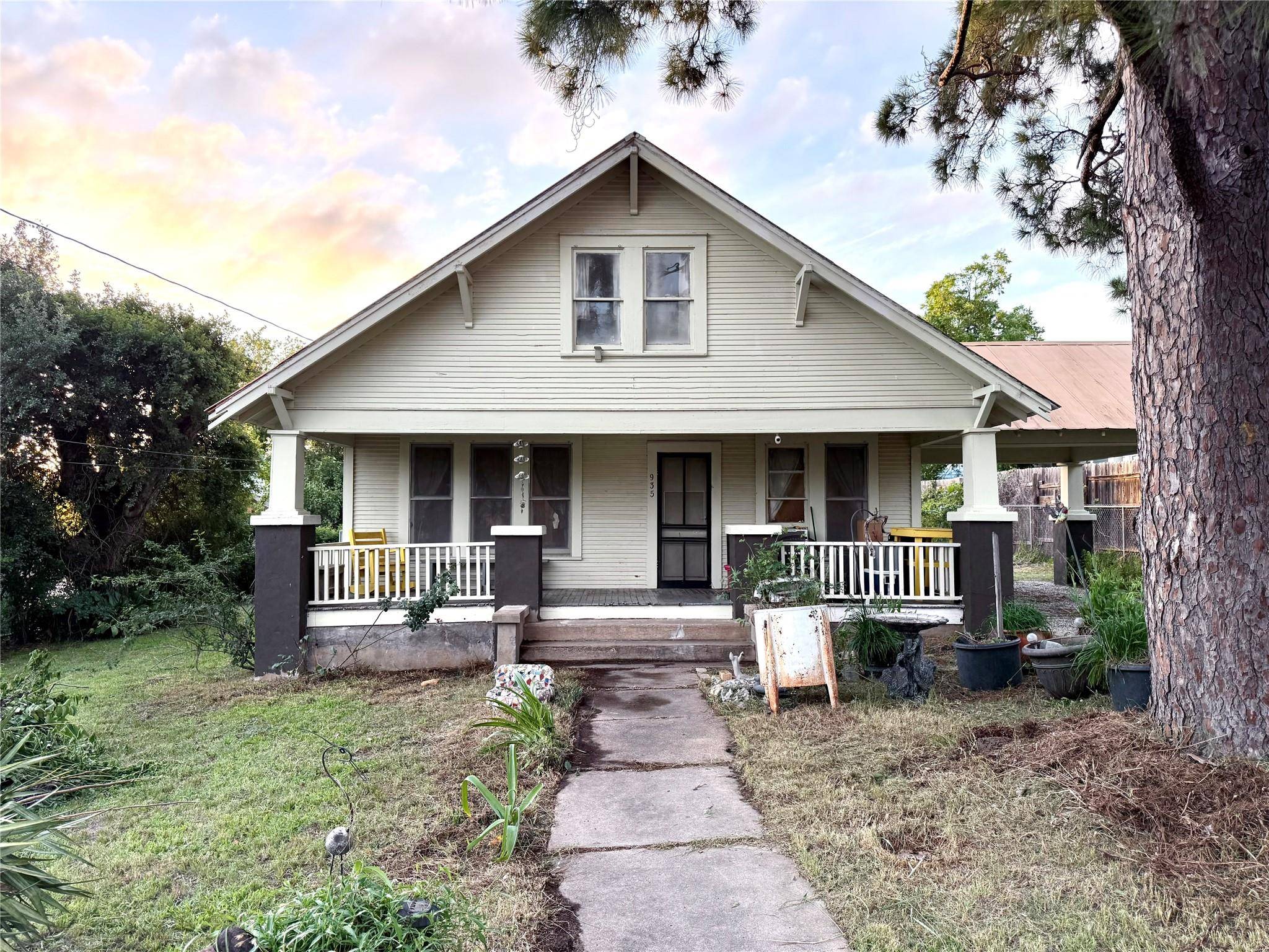 La Grange, TX 78945,935 E Upper Line ST