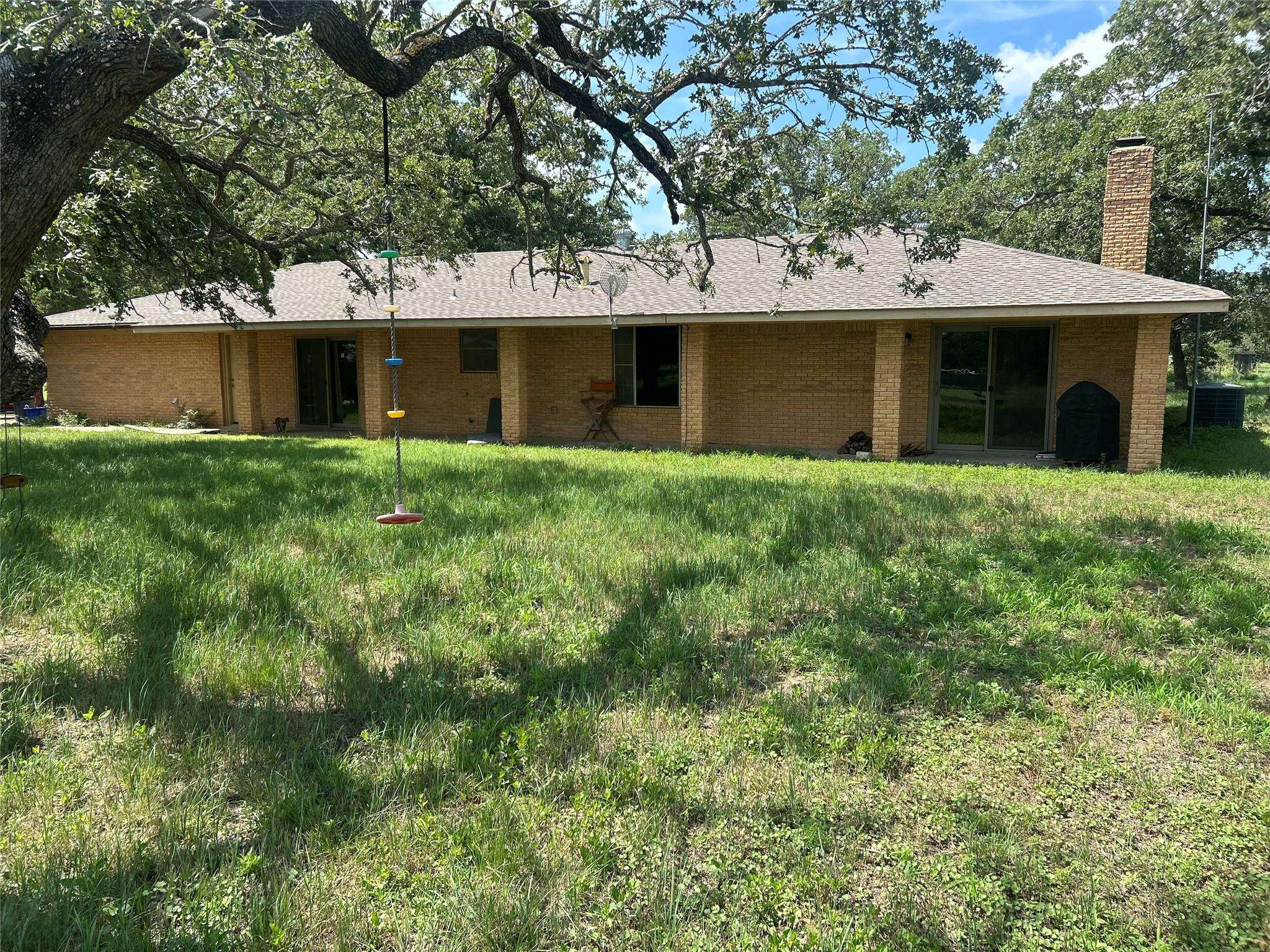 Giddings, TX 78942,1093 County Road 205 RD