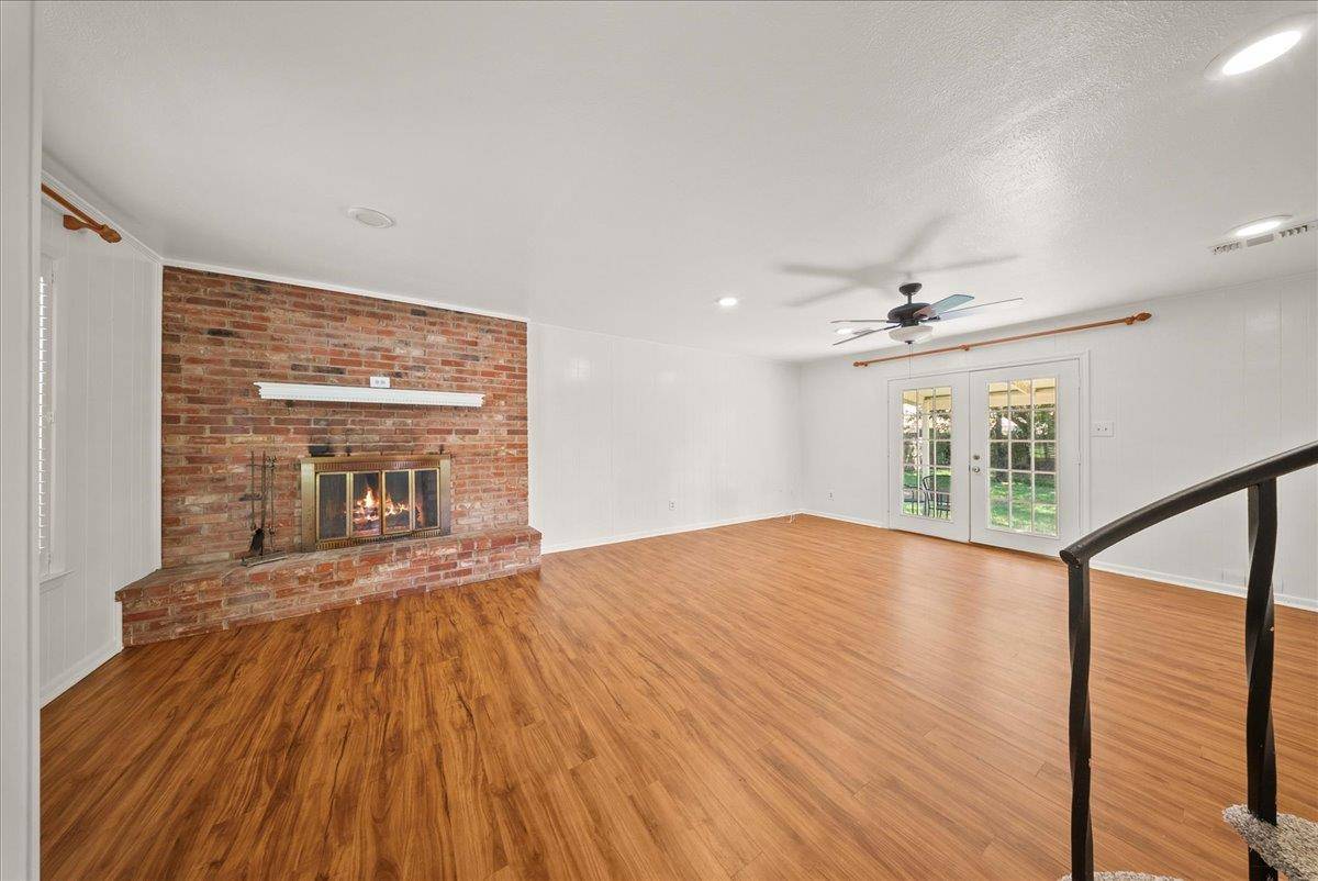 Corsicana, TX 75110,421 Forrest LN