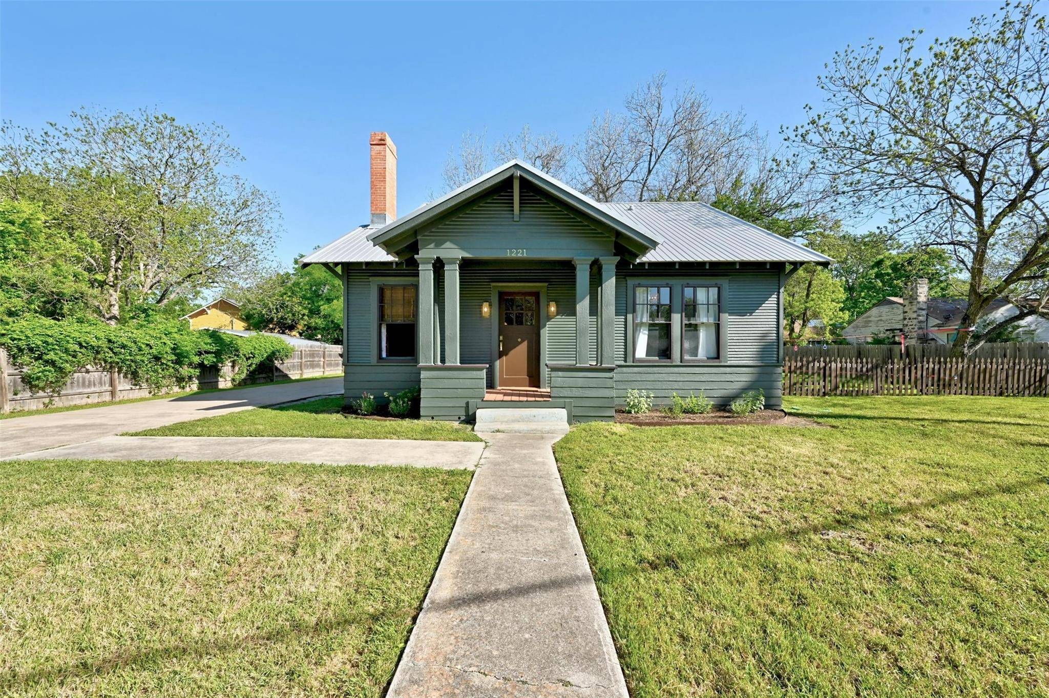 Lockhart, TX 78644,1221 Maple ST