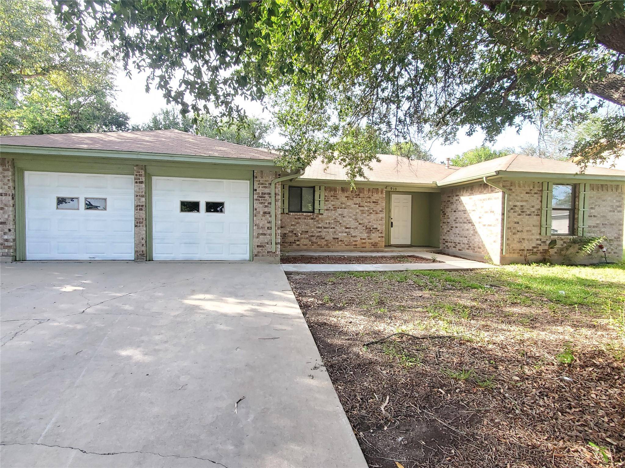 Taylor, TX 76574,910 Cottonbowl DR