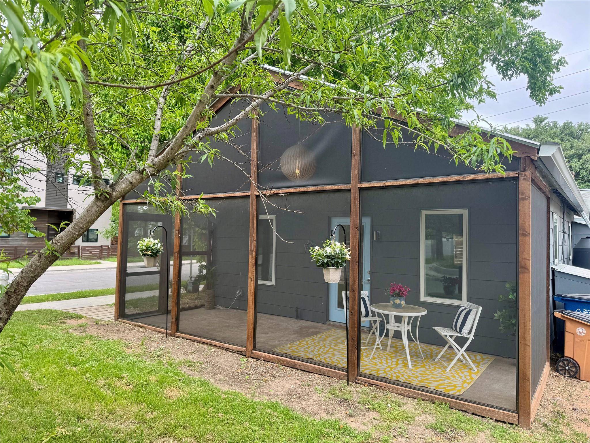 Austin, TX 78702,2219 Garden ST