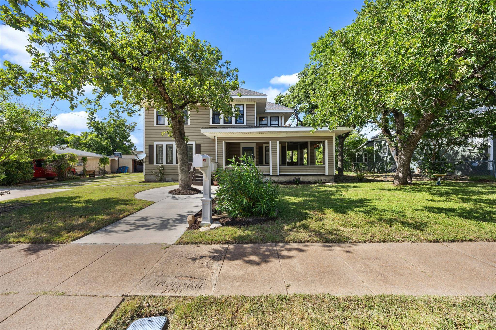 Gatesville, TX 76528,1009 E Leon