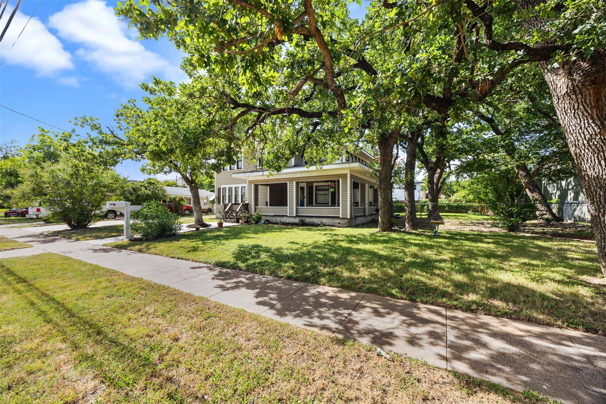 Gatesville, TX 76528,1009 E Leon