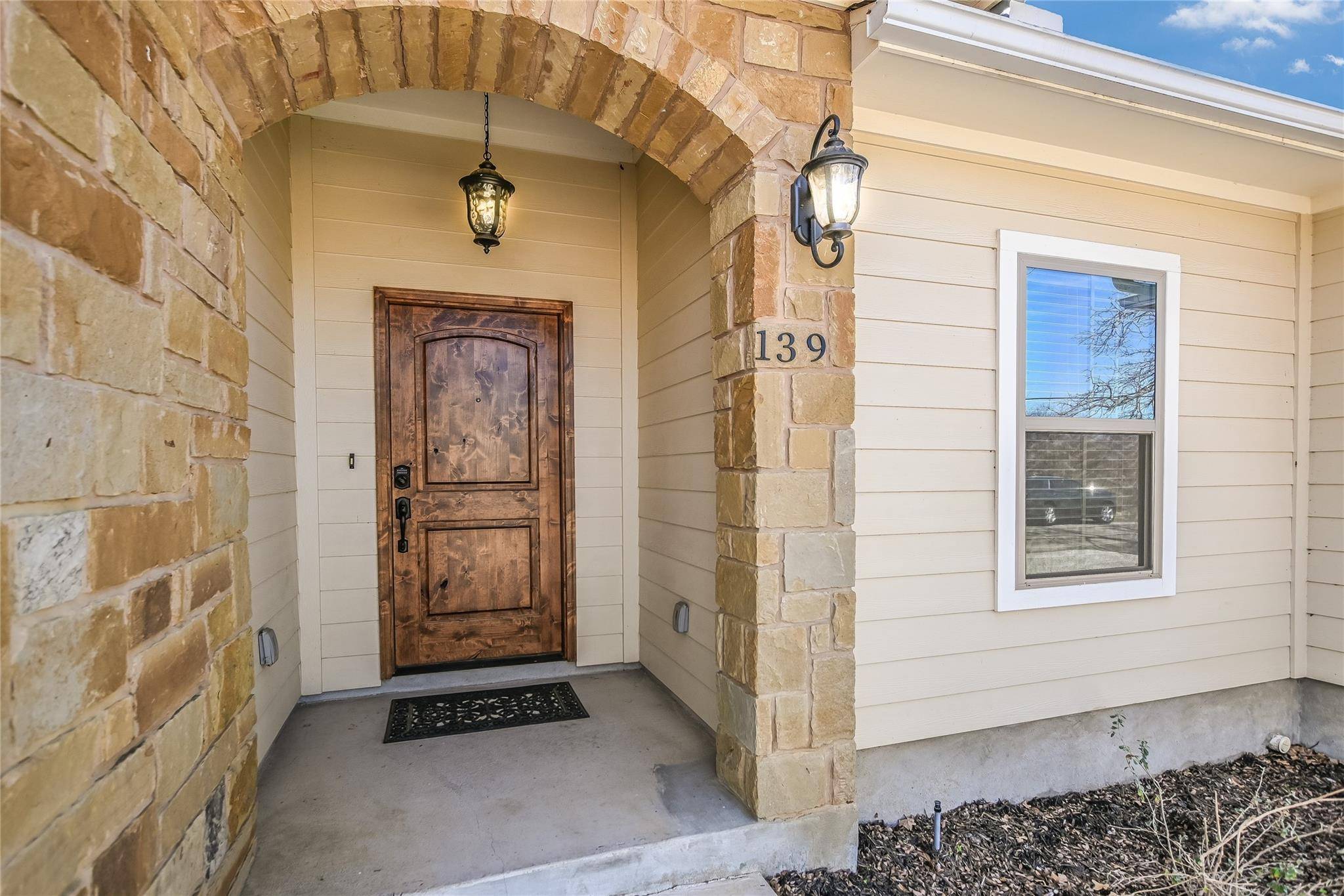 Marble Falls, TX 78654,139 W Maple DR